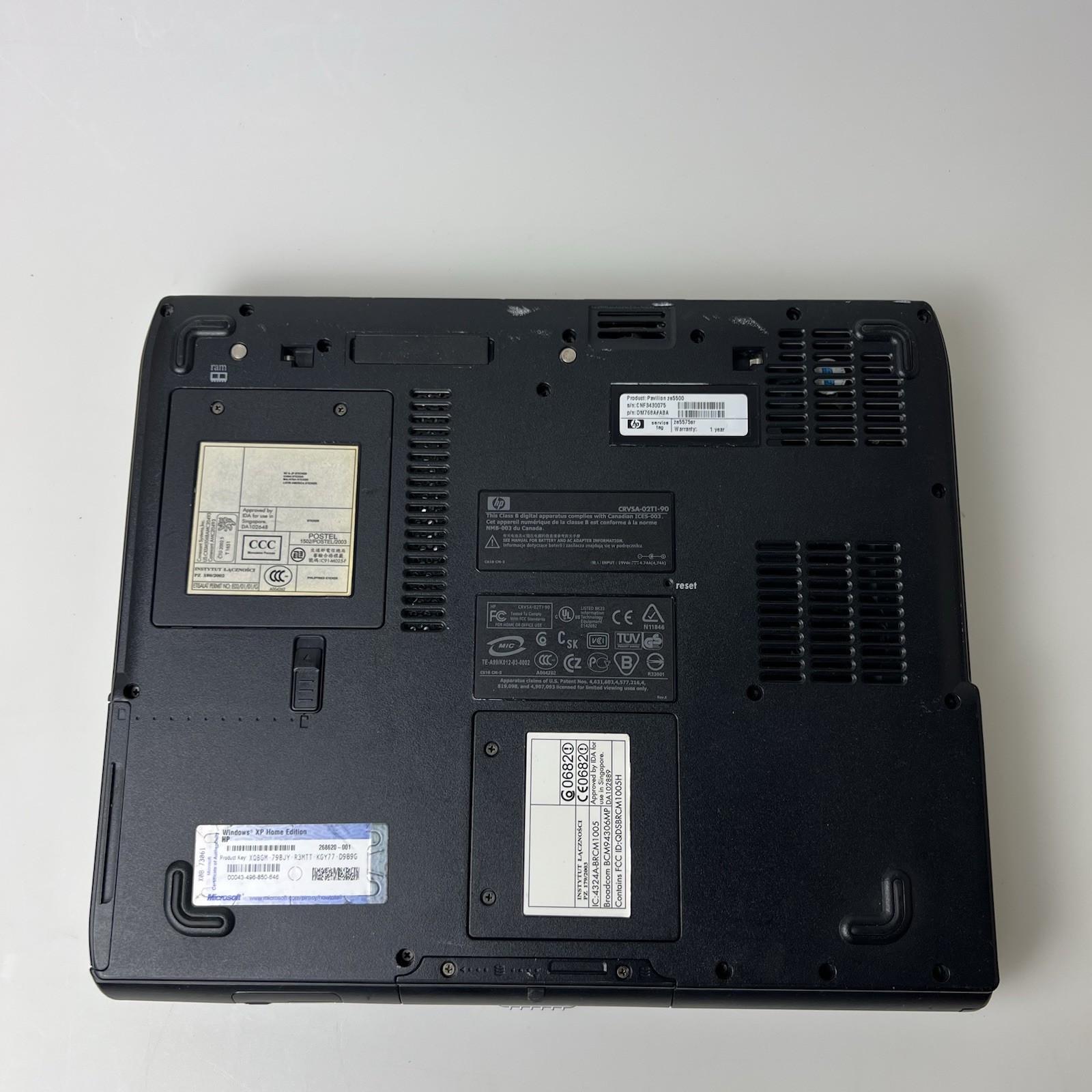 HP Pavilion ze5500 ze5575sr Laptop Pentium 4 XP 40GB IDE 256MB DVD Parts