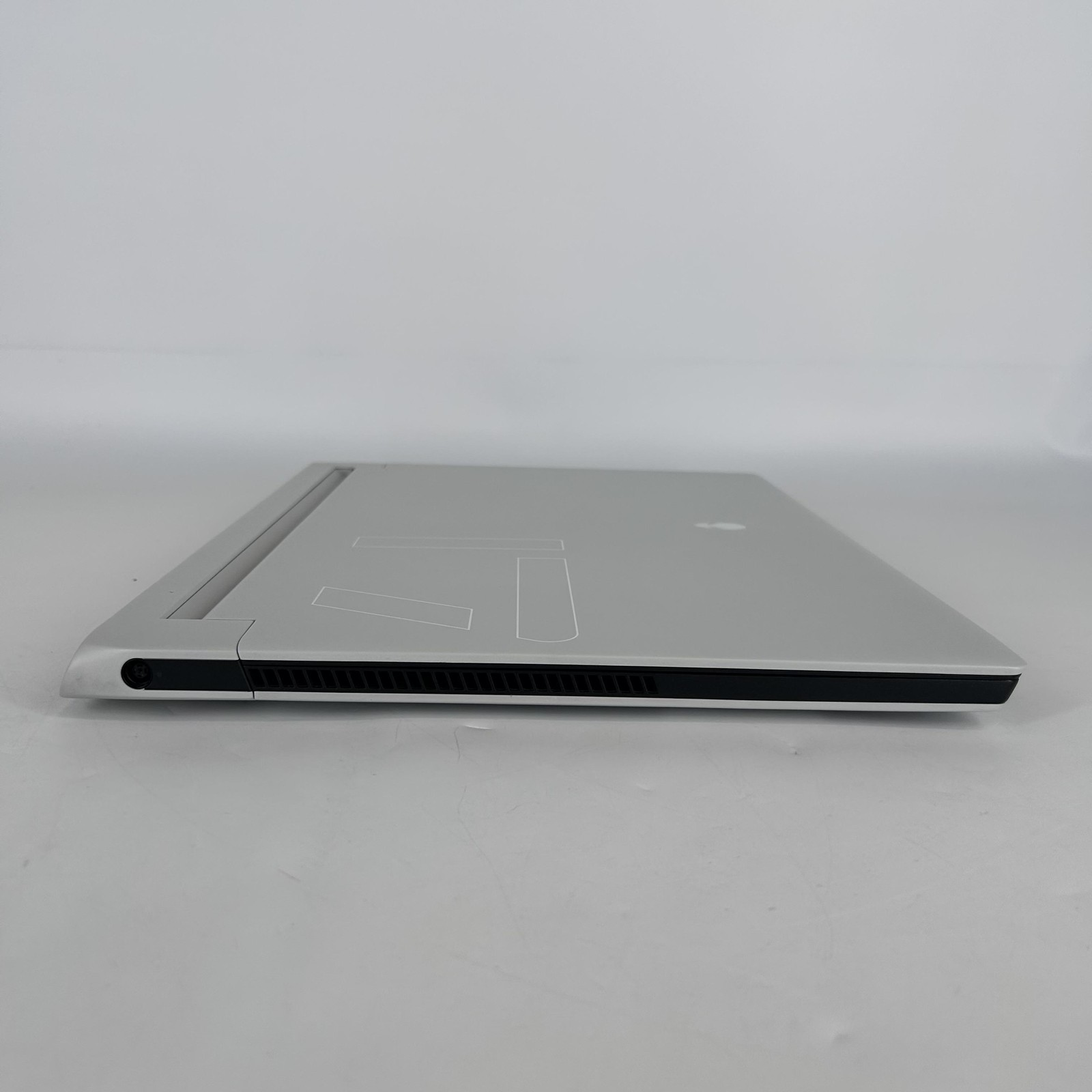 Dell Alienware X17 R1 360Hz FHD i7-11800H 2.30GHz 32GB 1TB RTX 3070 BENT FRAME