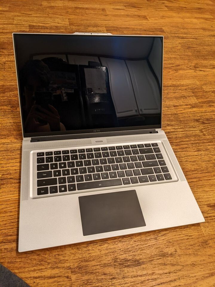 GIGABYTE AERO 16 XE4 Gaming/Workstation Laptop (12700H + 3070Ti)