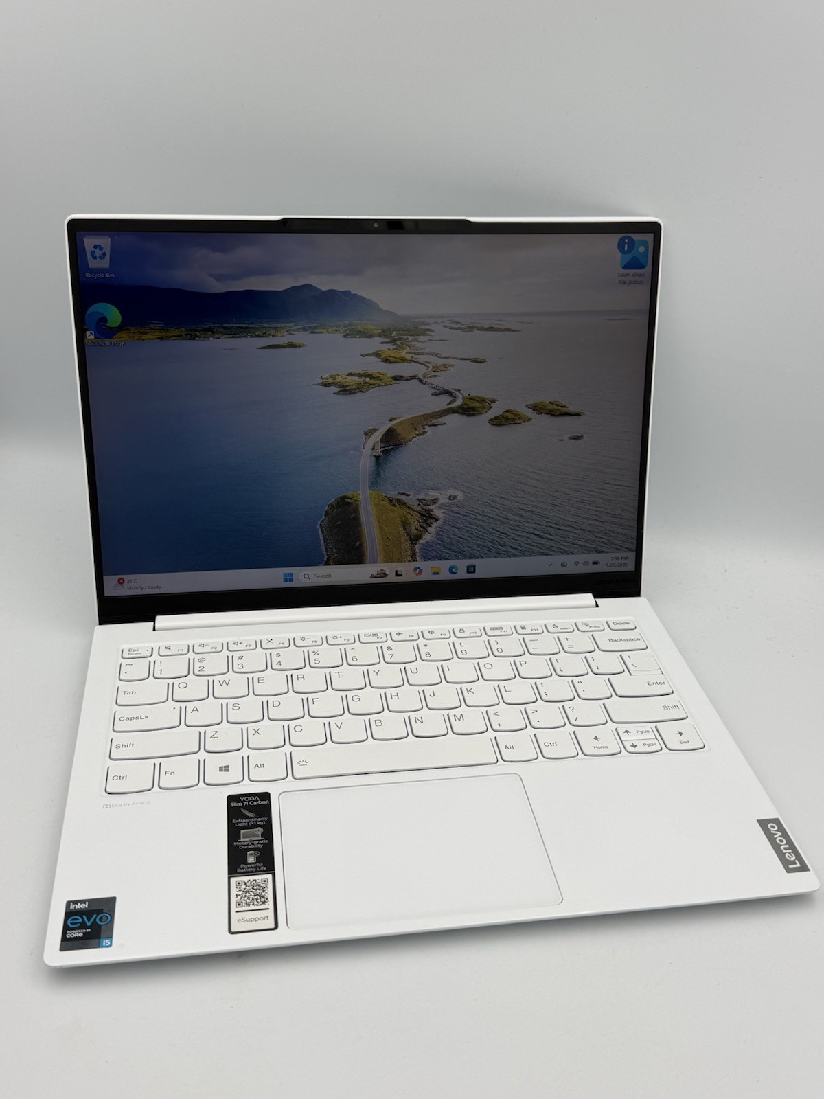 Lenovo Yoga Slim 7i Carbon 13.3” – i5 11th/16GB RAM/512GB (Keyboard Issue) 24C
