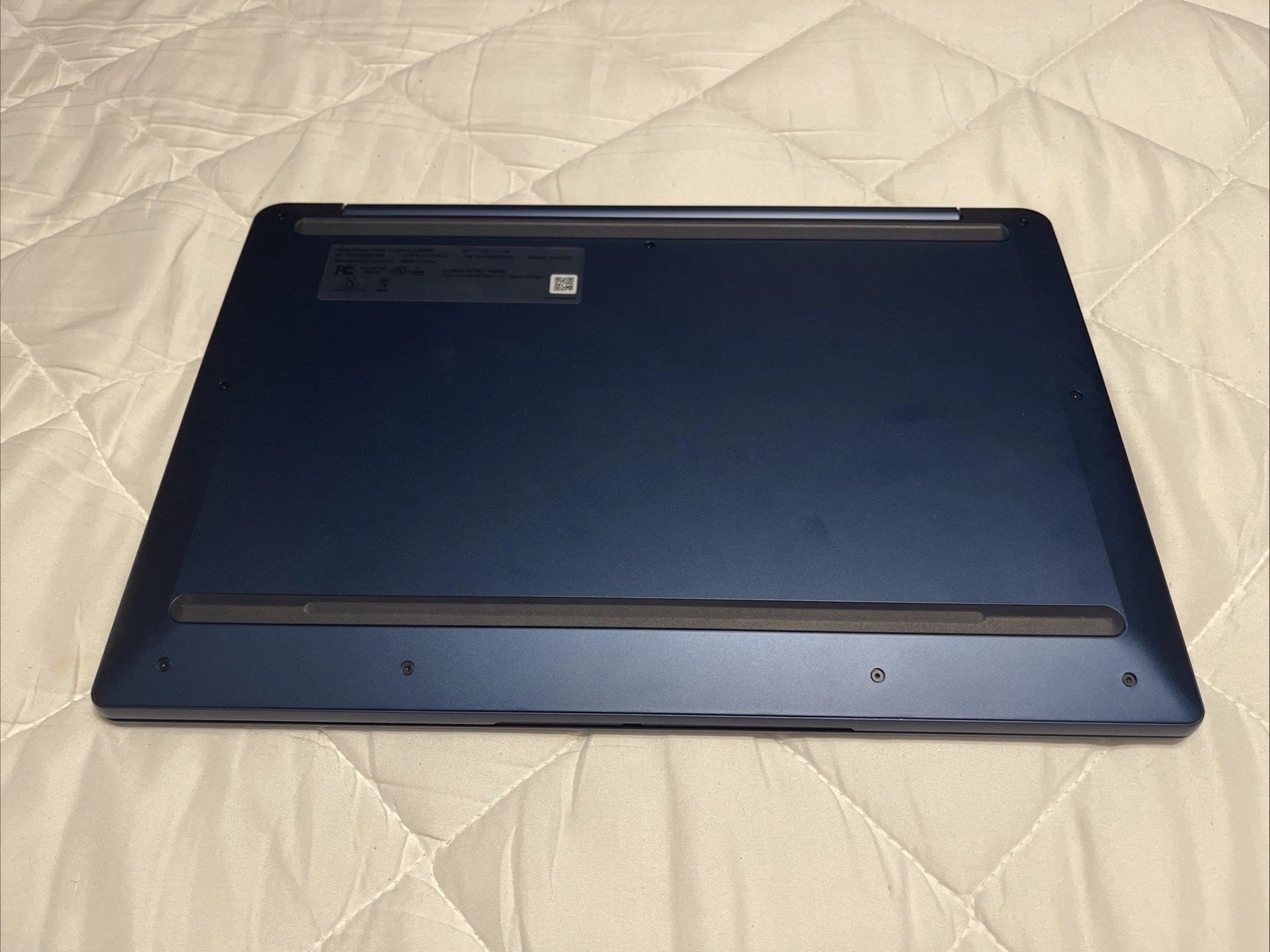 Lenovo IP Slim 3 Chrome 14M868 Laptop