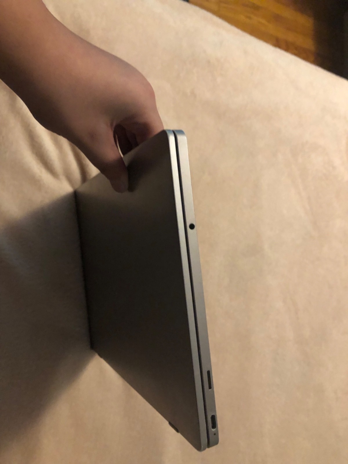 Samsung Chromebook 4 11″6 inches not working and keys are missing.