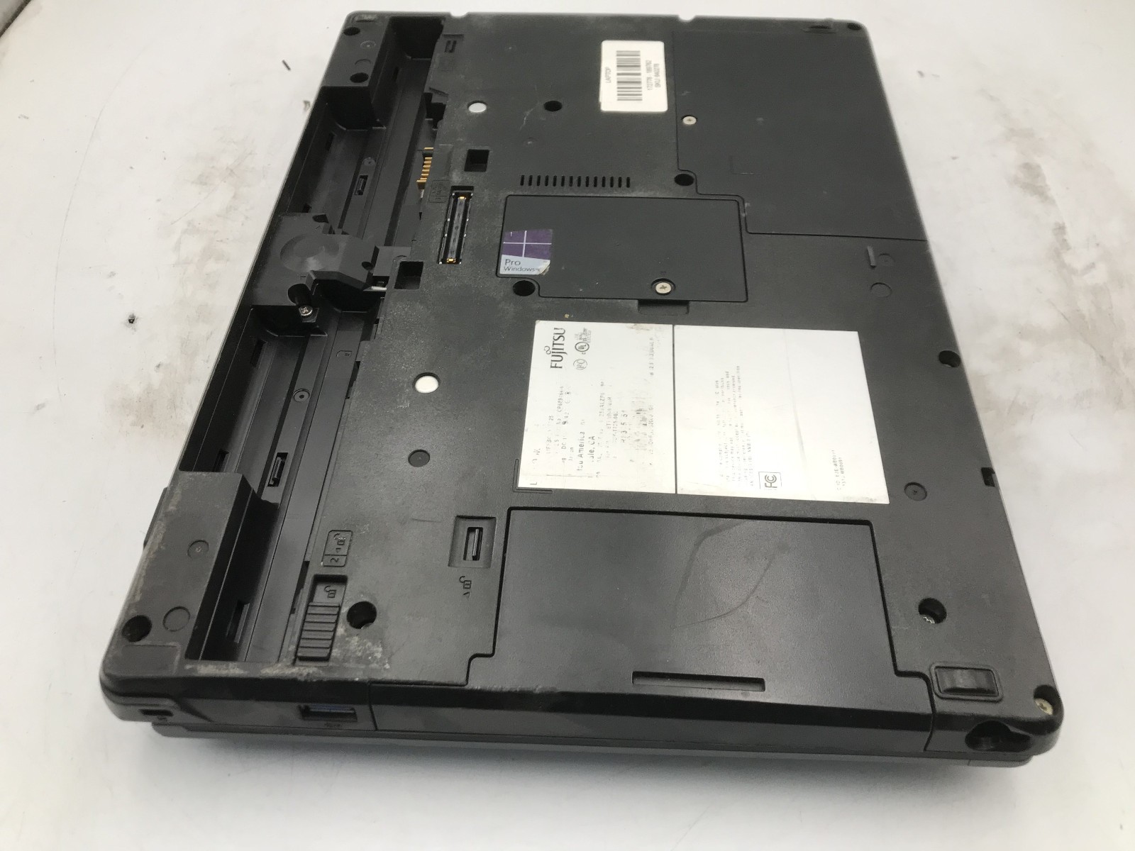FUJITSU LIFEBOOK TSERIES T726 -FOR PARTS/NO BOOT- INTEL I5 6TH GEN – 4GB RAM -BB