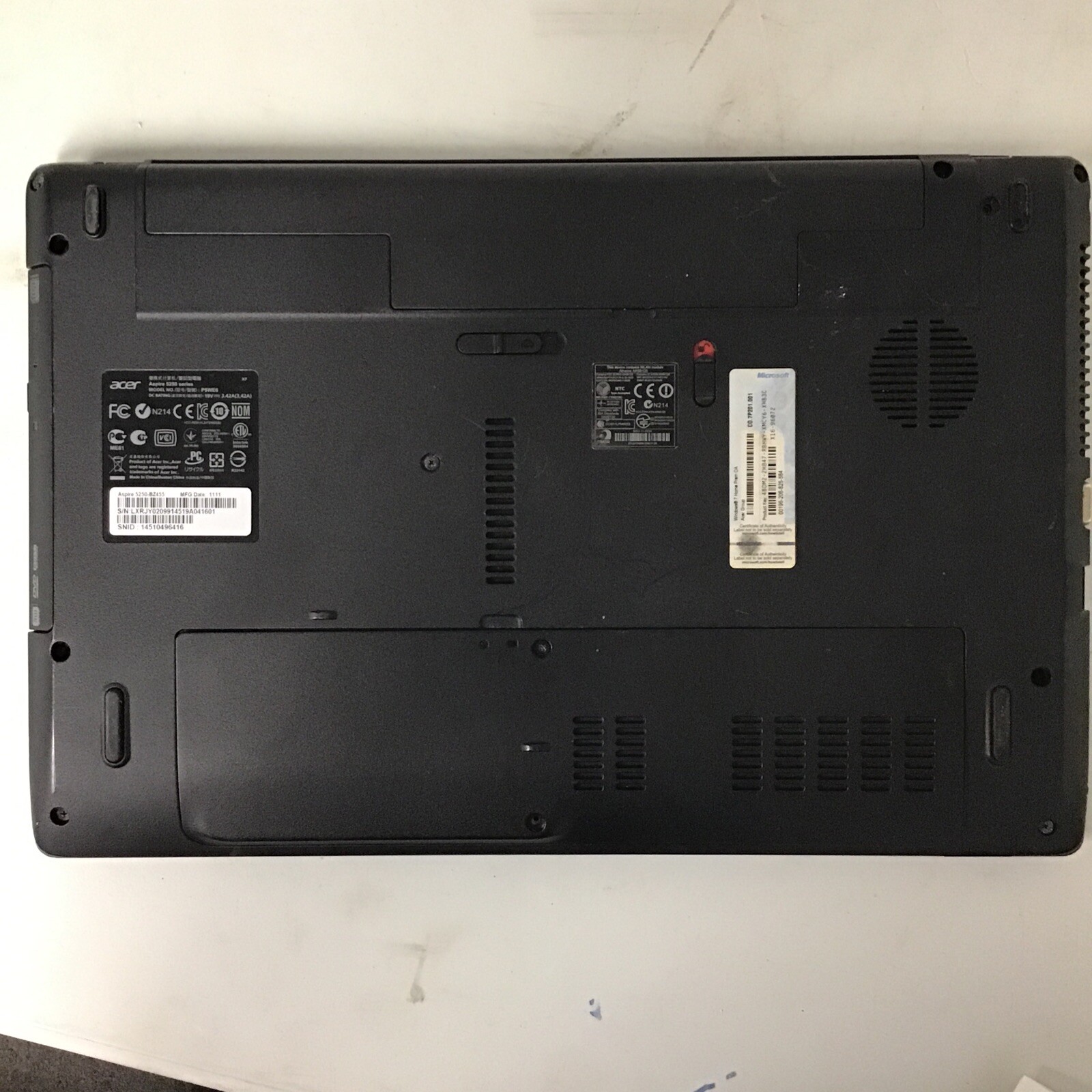 Acer 5250-B2455 – AMD E-350 – NO RAM – NO HDD – PARTS