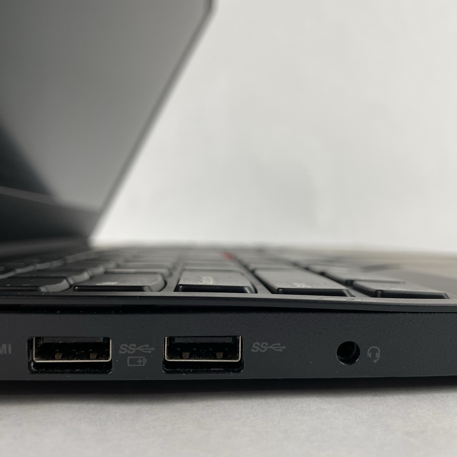 Lenovo ThinkPad E580 15.6″ i5-7200U 2.50 GHz 8 GB RAM No SSD No OS No AC