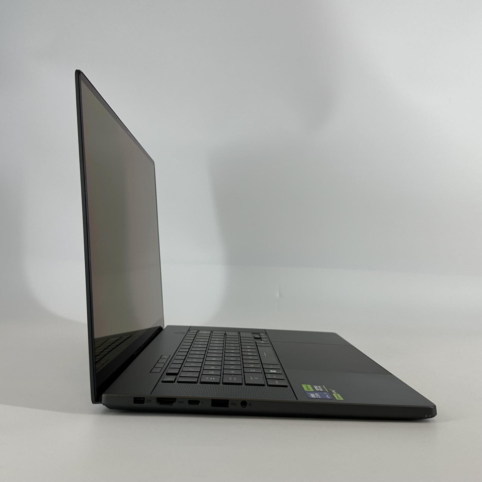 Asus ROG Zephyrus G16 GU605 16 QHD+ 2.9GHz Ultra 9 285H 32GB 1TB RTX 5070 Ti