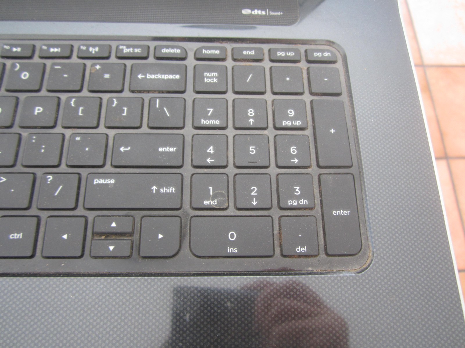 FOR PARTS – HP Pavilion 17-e113dx 4GBRAM 80GBHD SCREEN INTACT BROKEN HING NoCord