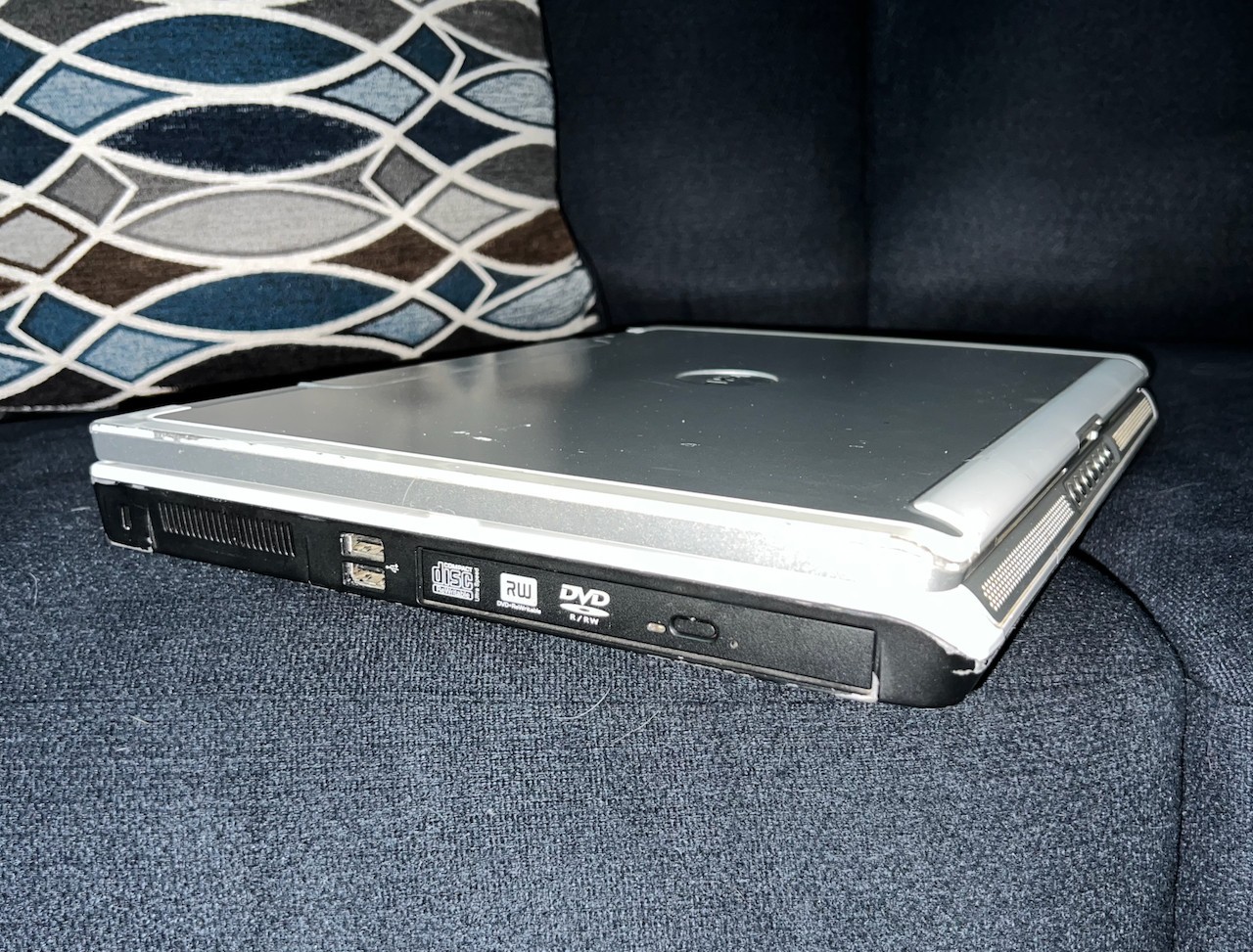 Dell Inspiron 9300 PP14L – 17” Laptop – POWERS ON – NO HDD (READ DESCRIPTION)