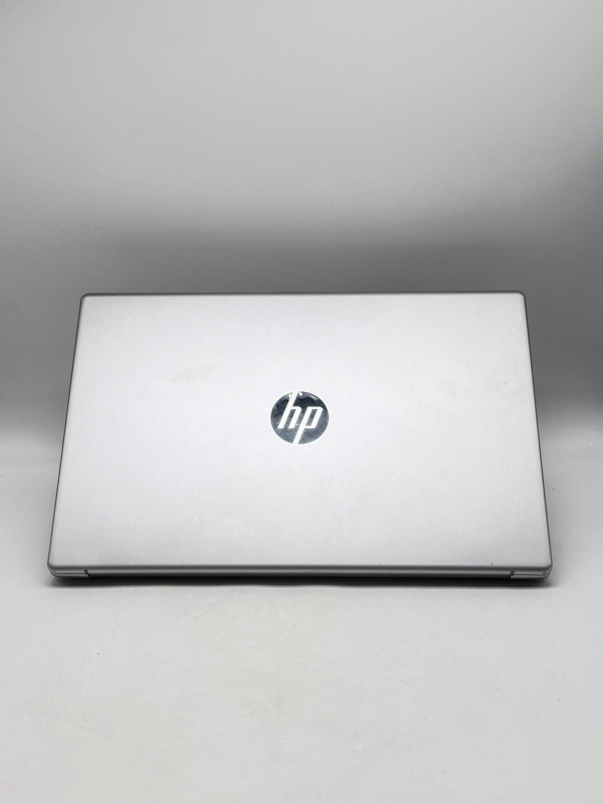 HP 15-fc0399nr 15″ Laptop Ryzen 3 7320U 8GB 256GB SSD Silver – For Parts