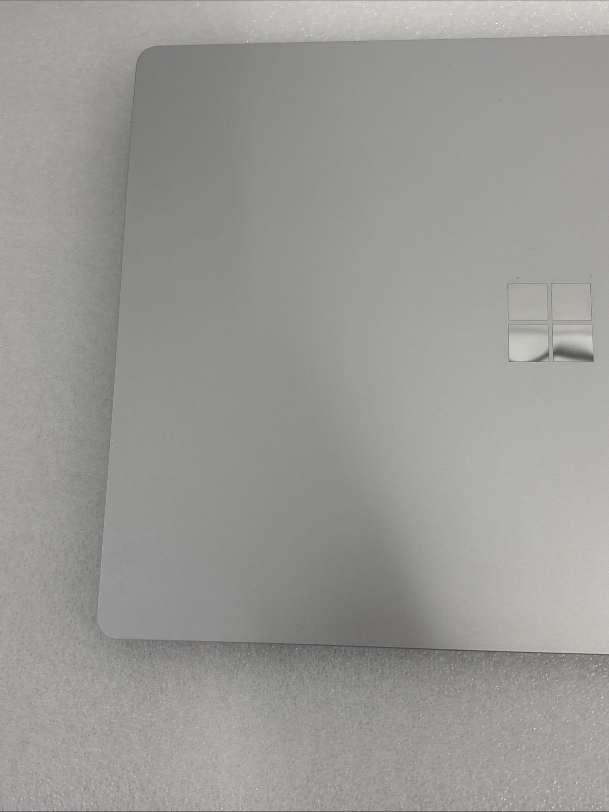 Microsoft Surface Laptop 4 13.5″ (256GB SSD, AMD Ryzen 5, 16GB) Platinum *Read*
