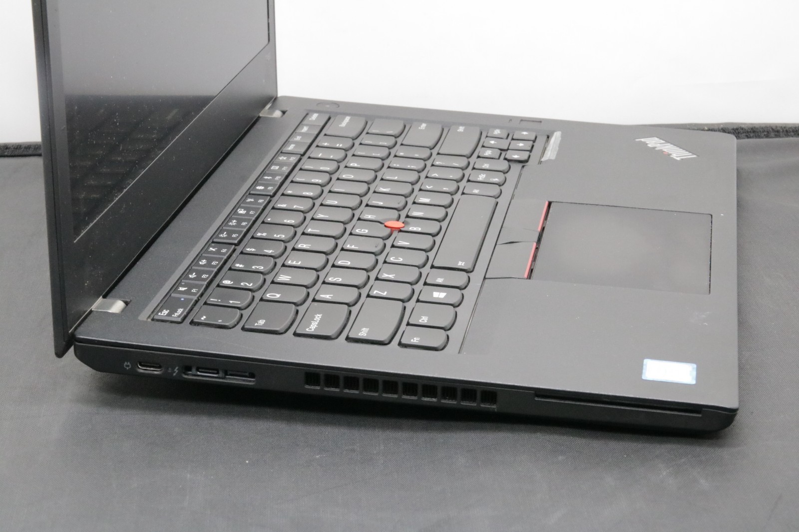 Lenovo ThinkPad T480 – i7-8650U – 8GB, No SSD, No Windows +Adapter