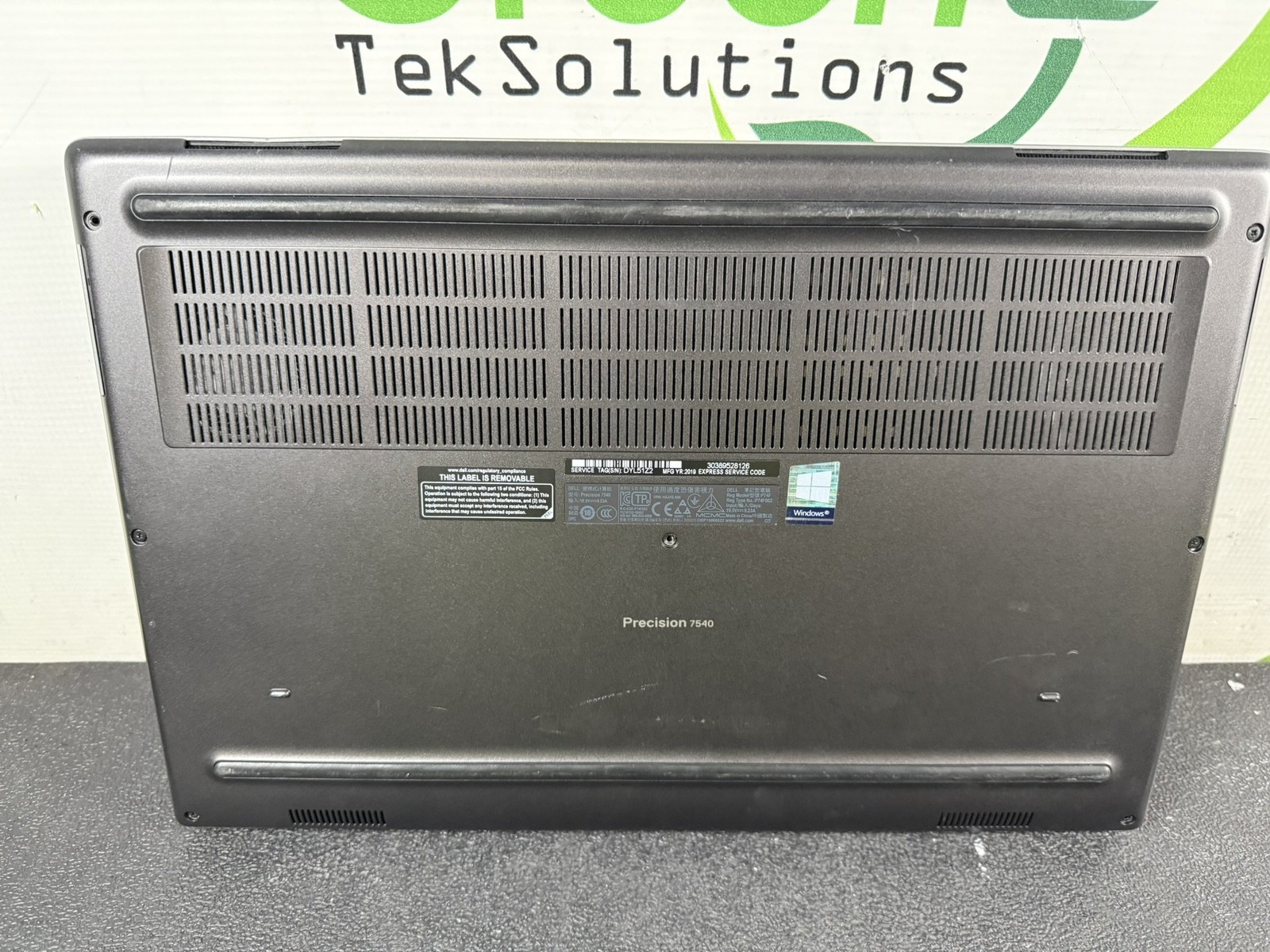 Dell Precision 7540 Xeon E-2276M 2.8GHz 16GB DDR4 512GB M.2 Quadro RTX 3000