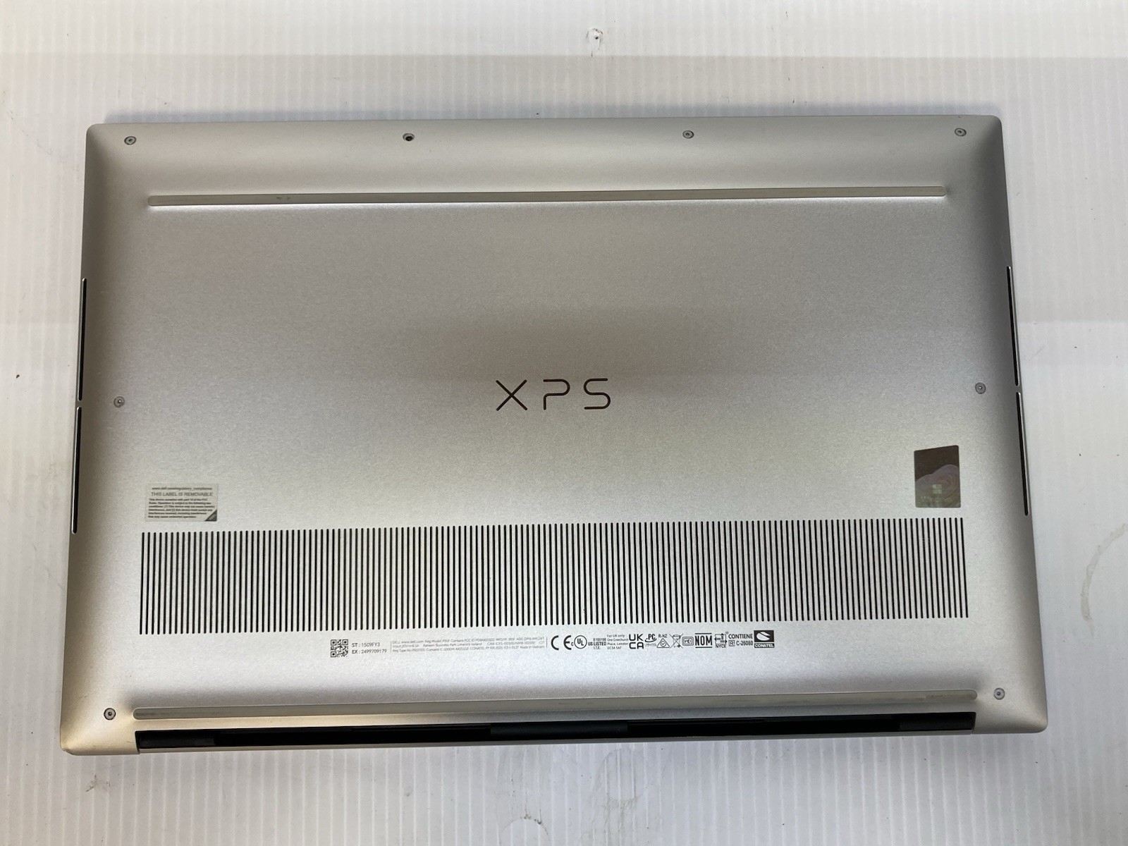 Dell XPS 15 9530 i7-13700H | 16GB | 1TB SSD | Intel Arc A370M-BAD TRACKPAD- READ