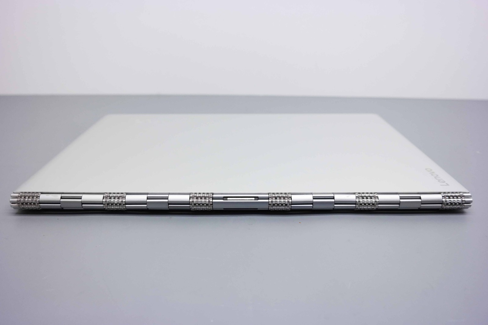 Lenovo Yoga 910-13IKB 13.3″ Core i7-7500U 8GB 256GB SSD