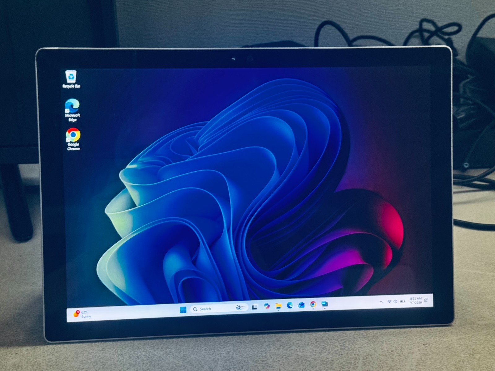 Microsoft Surface Pro Touch-Intel i7 6550U-512GB SSD WIN 11-16GB RAM w/ Charger