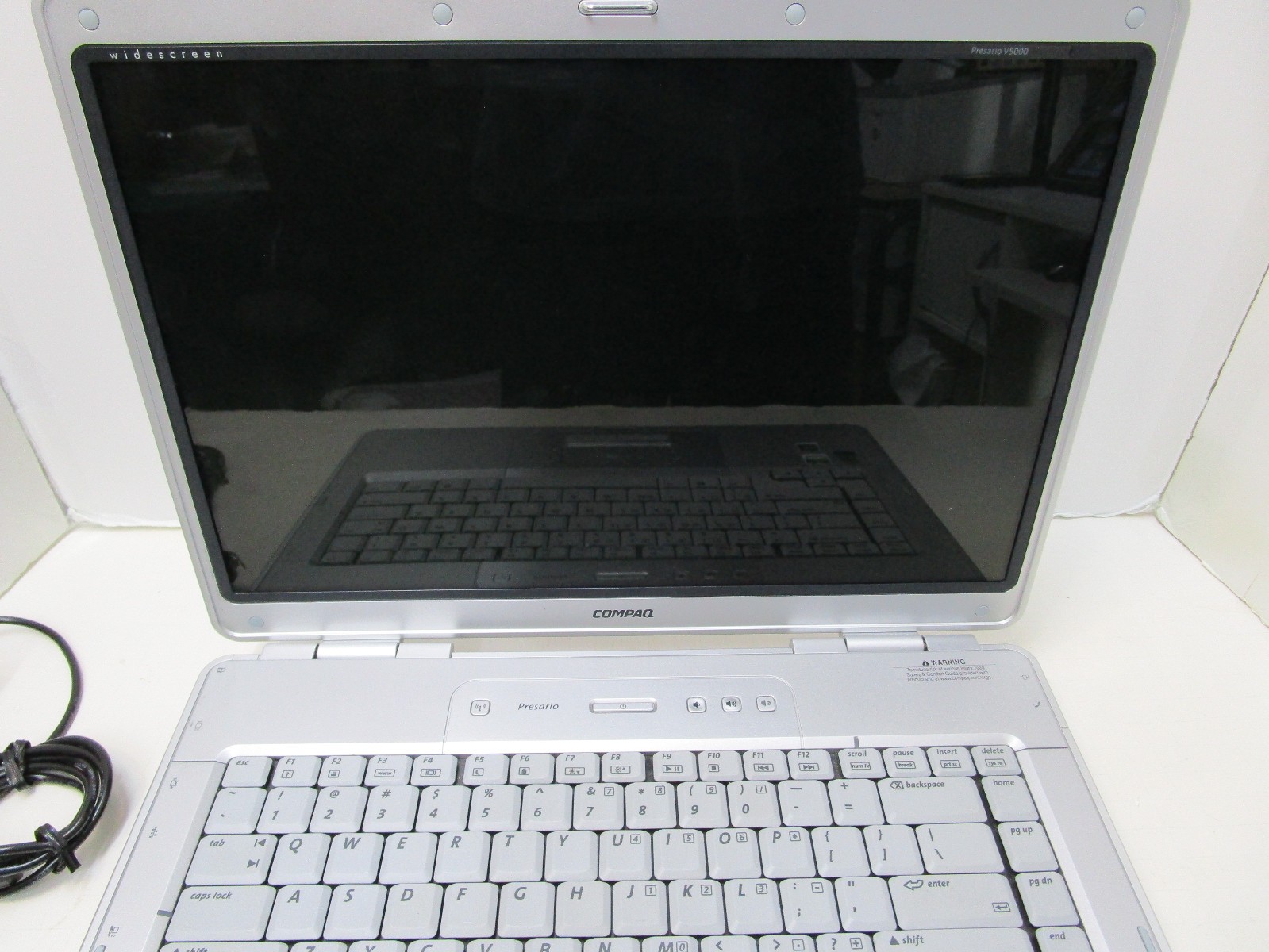 COMPAQ PRESARIO V5000 LAPTOP AMD 3300+ SEMPTRON 2GB RAM NO HDD NO O/S 💻🛠️
