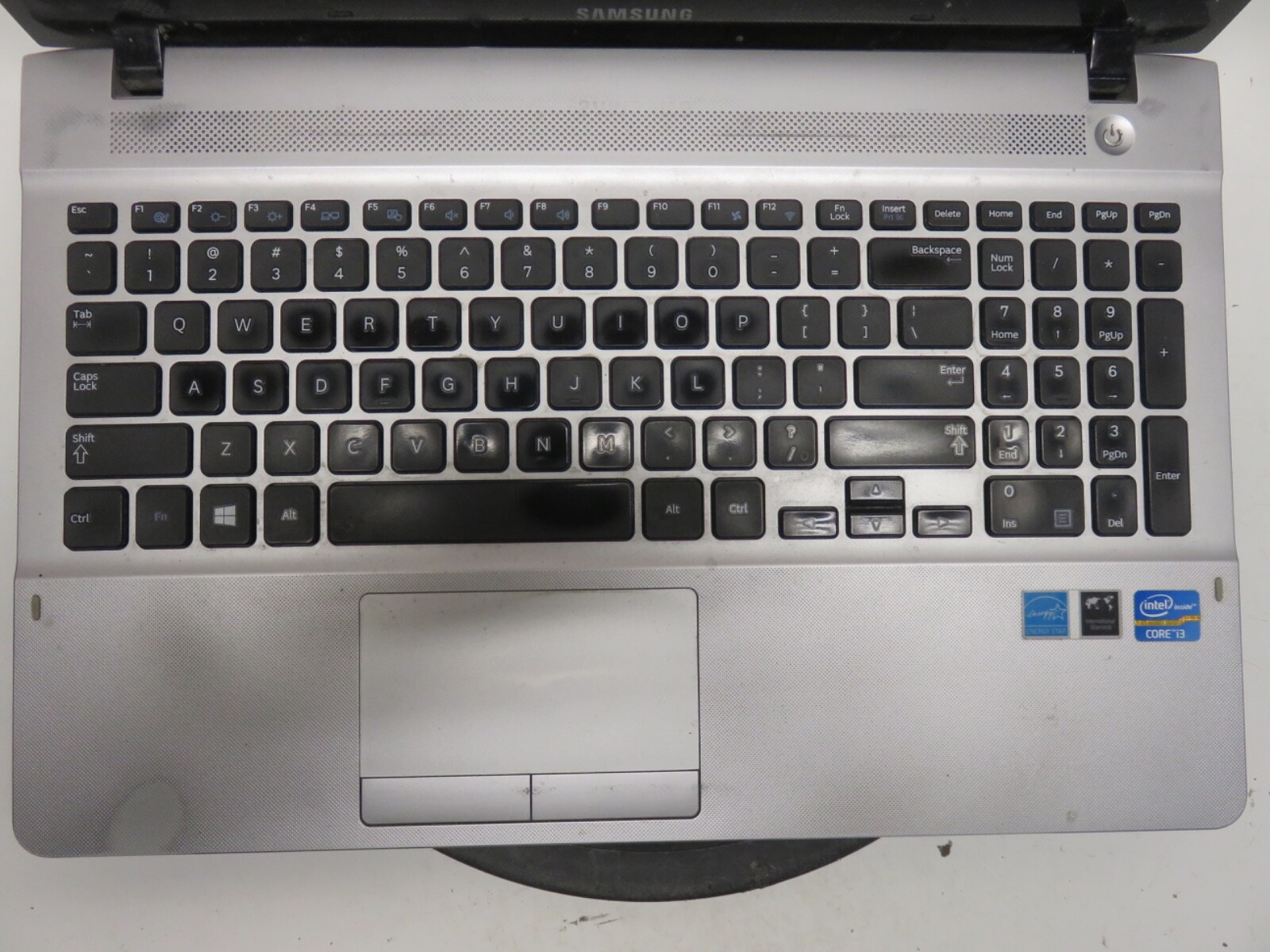 Samsung NP300E5E Intel i3-3120M 2.5GHz 2 GB NO HDD No Batt