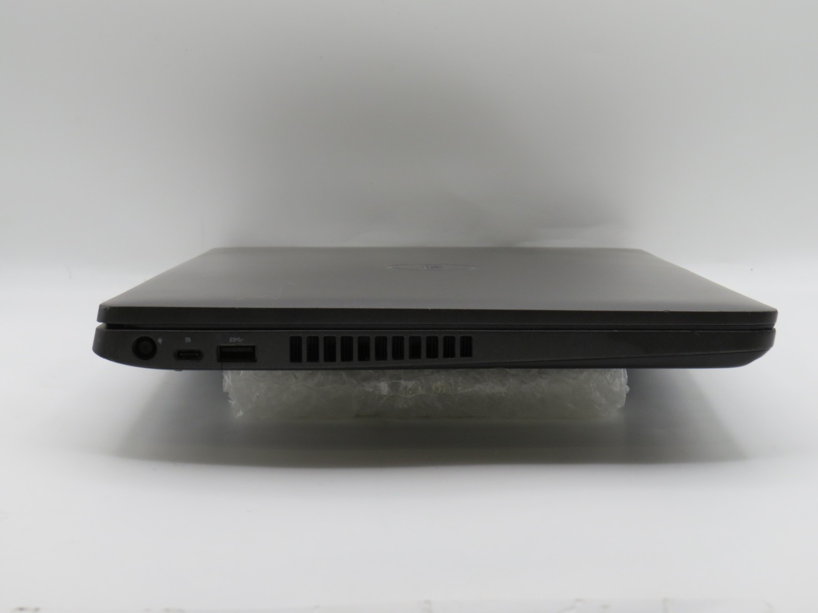 Dell Latitude 5500 i7-8665U @ 2.11Ghz 16GB DDR4 512GB m2 15.6″ Win 11 Home