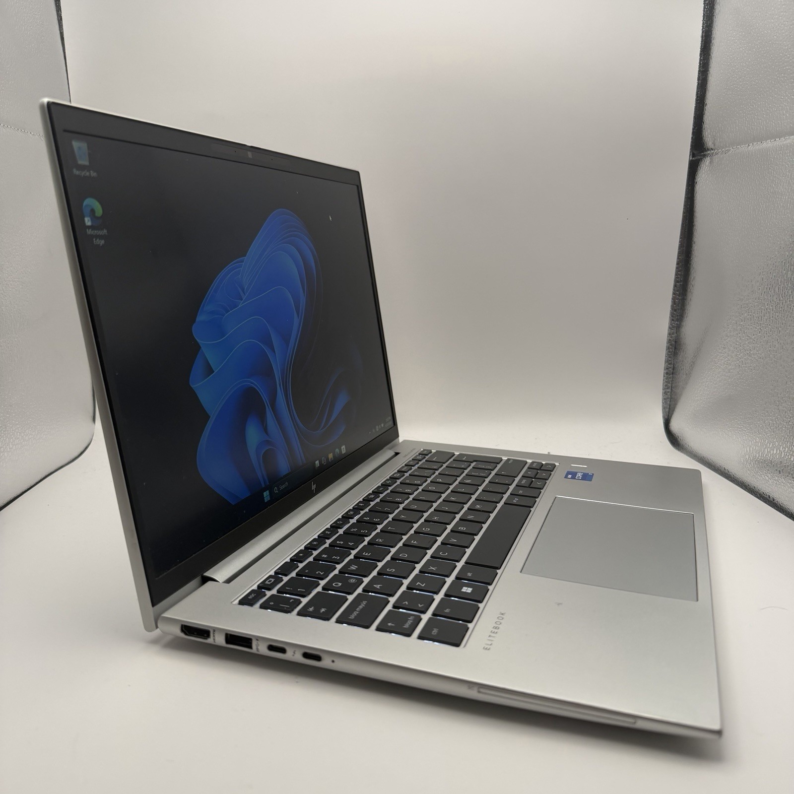 HP EliteBook 840 G10, 14” i7 1355U, 32GB 1TB SSD – Windows 11 Pro