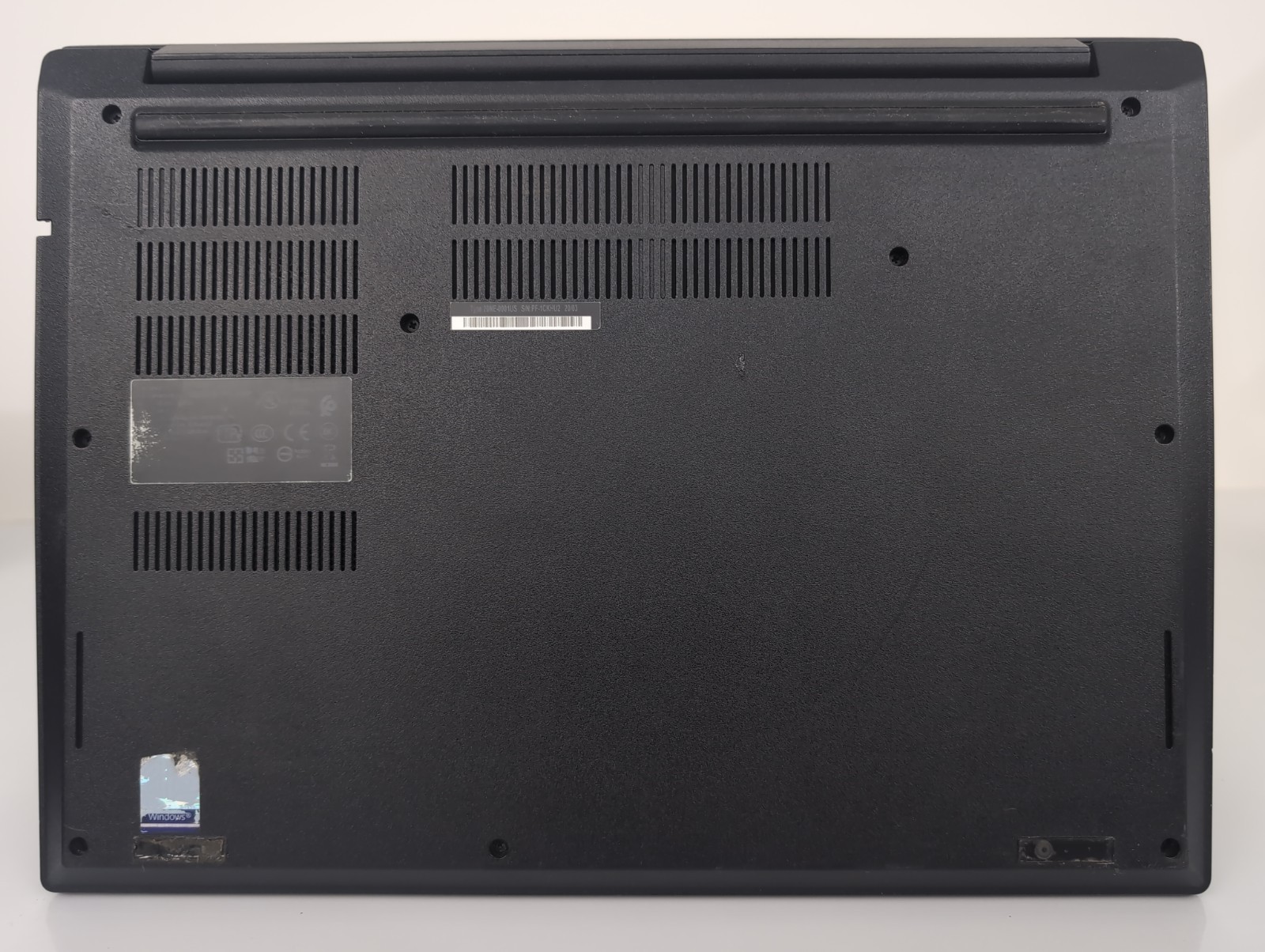 Lenovo ThinkPad E495 14″ W/ Ryzen 7 3700U W/ Radeon Vega Mobile 8GB 256GB SSD