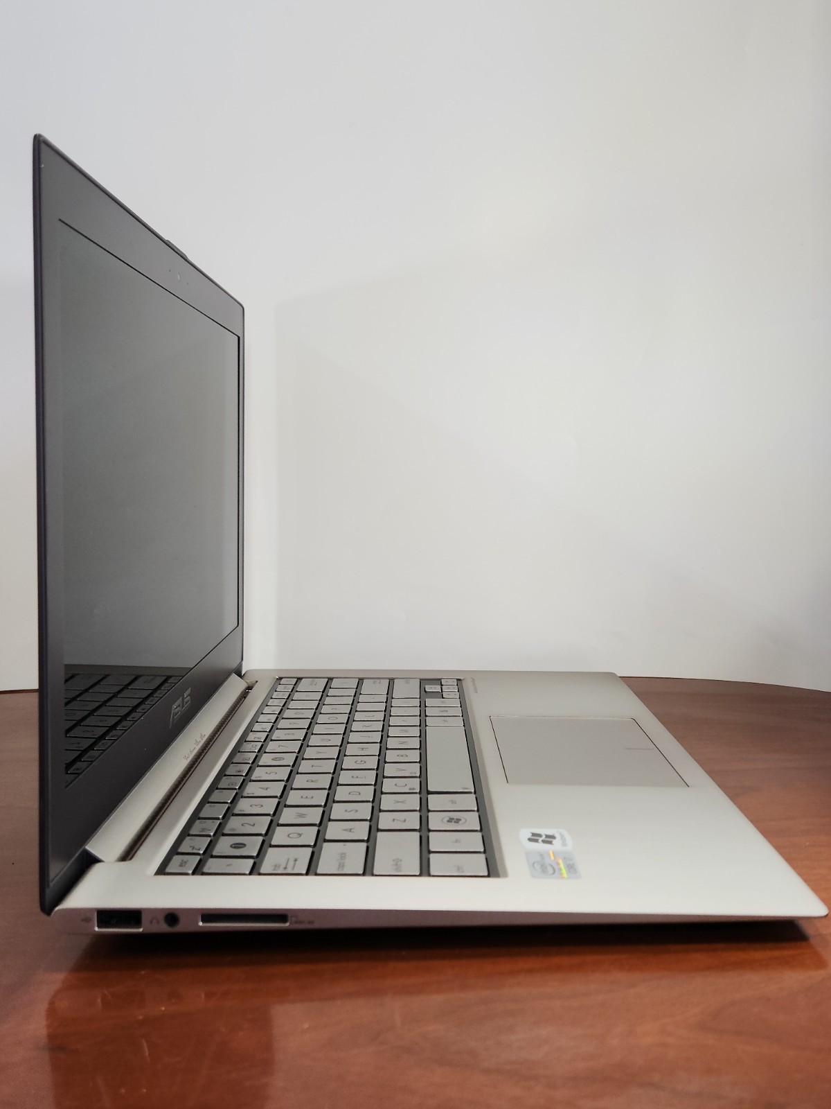 Asus 13.3 inch Zenbook Laptop 4GB 256GB | UX31-ESL6 win 11 home
