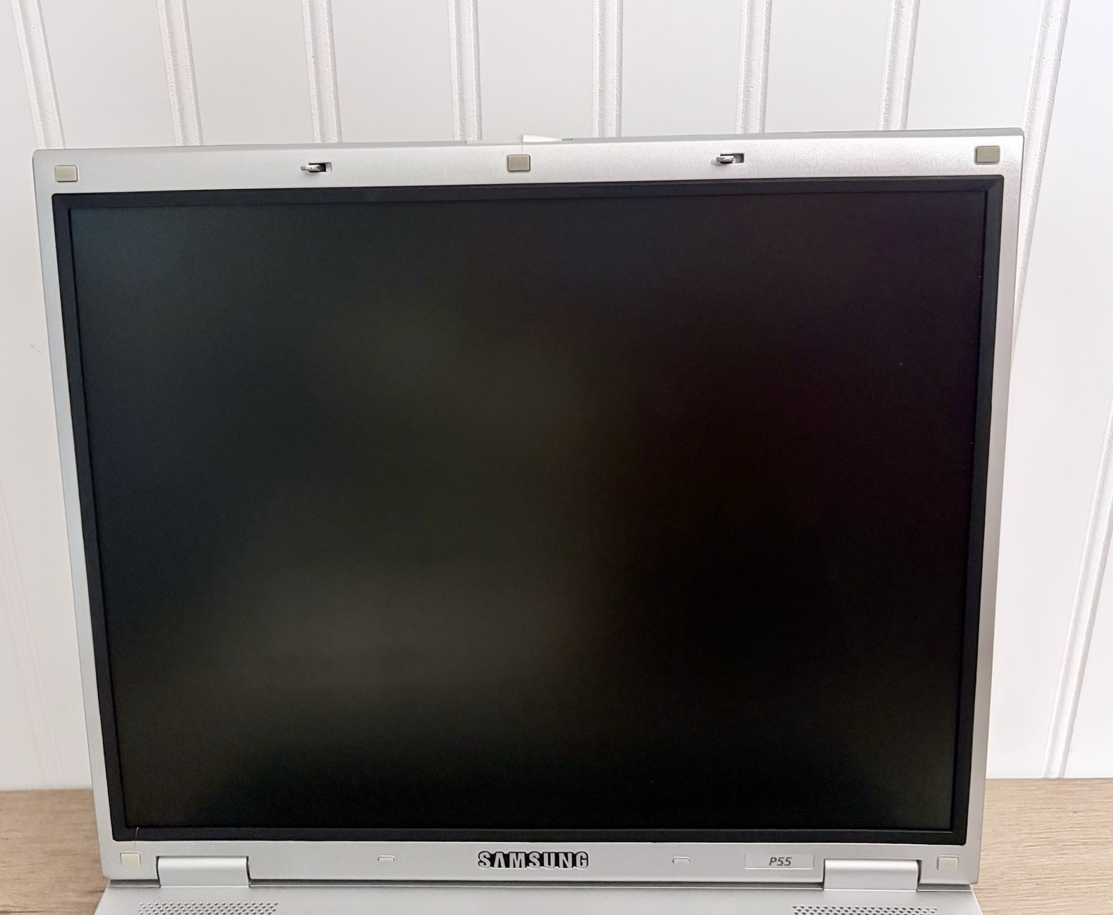 Vintage Samsung P55 – 15” Laptop – Runs Windows 2000 Professional Tested Works
