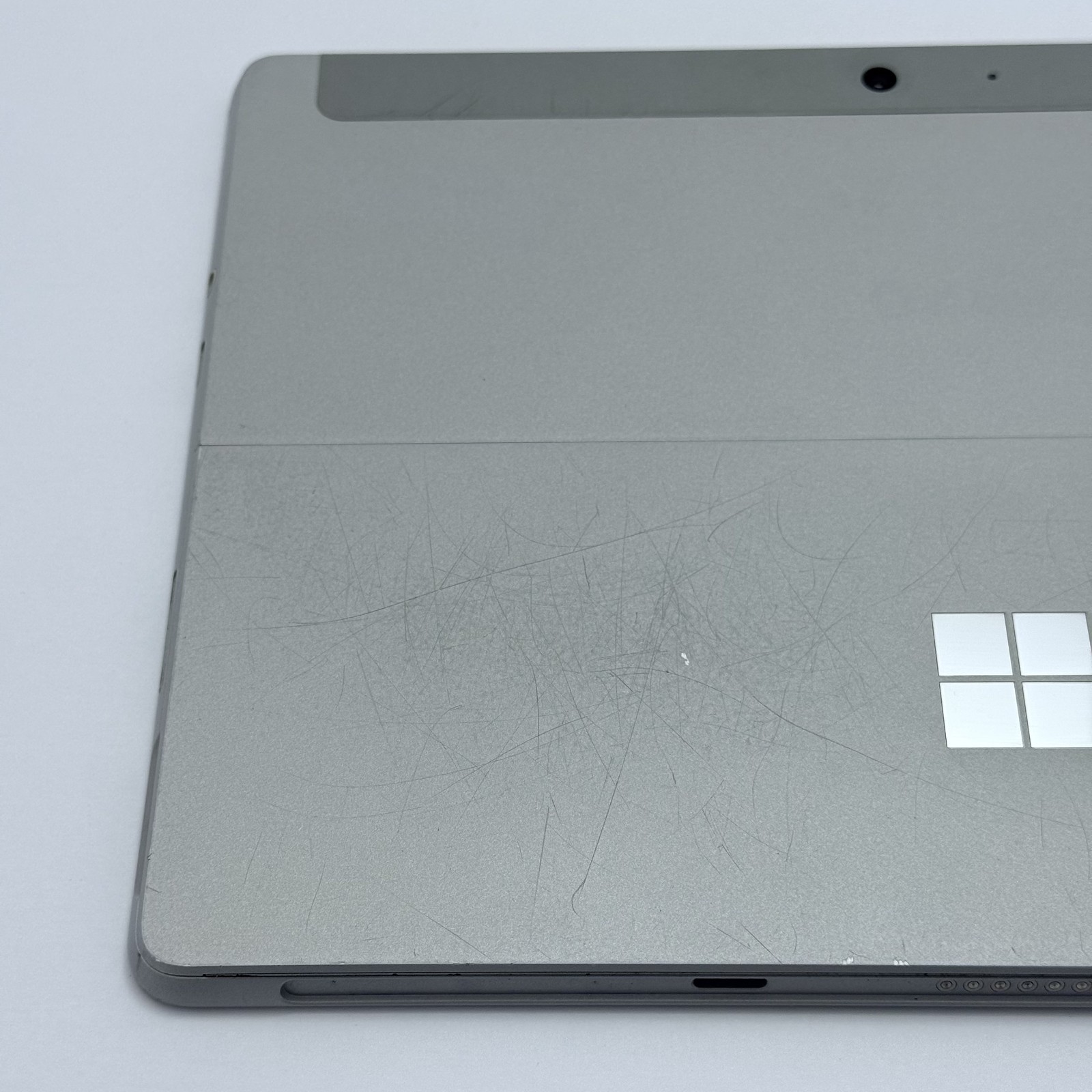 Microsoft Surface Go 1824 Pentium 4415Y 8GB RAM 128GB SSD 10″ – Silver (GRADE C)