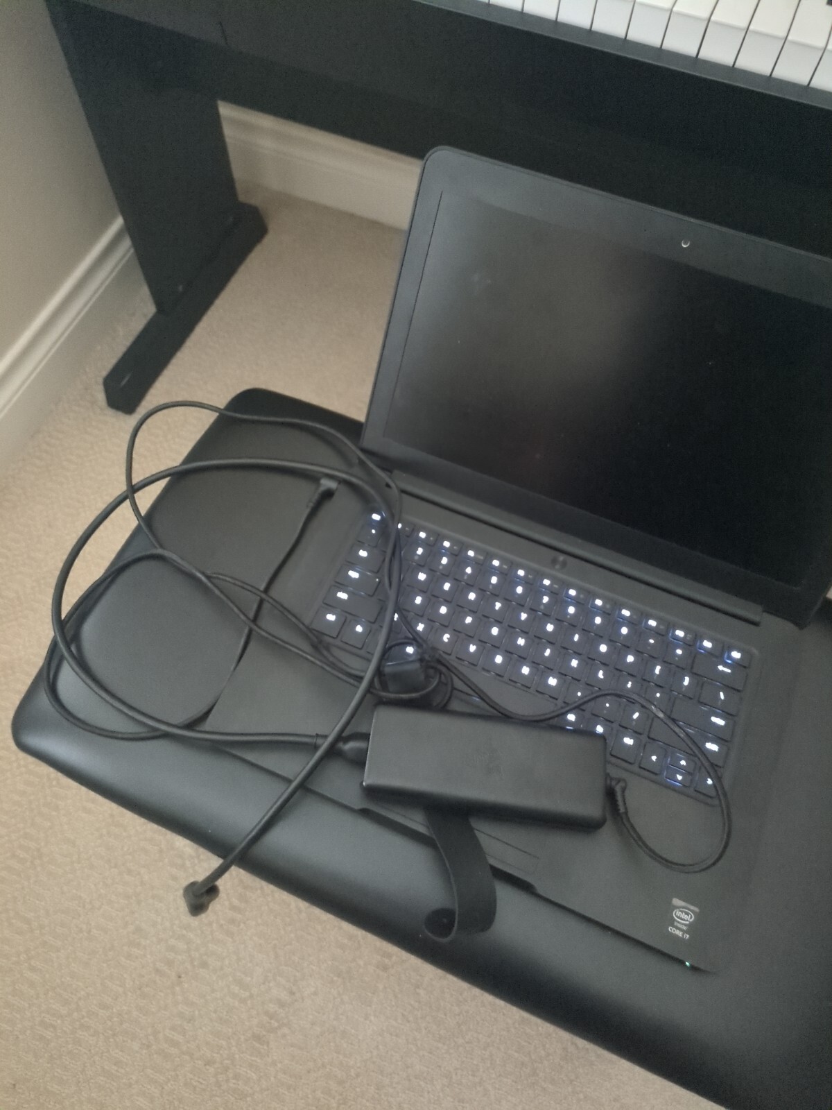 Razer Blade 14 GTX 1060 1 TB SSD 16GB RAM + Killer 1535 Wireless + dbrand Skin