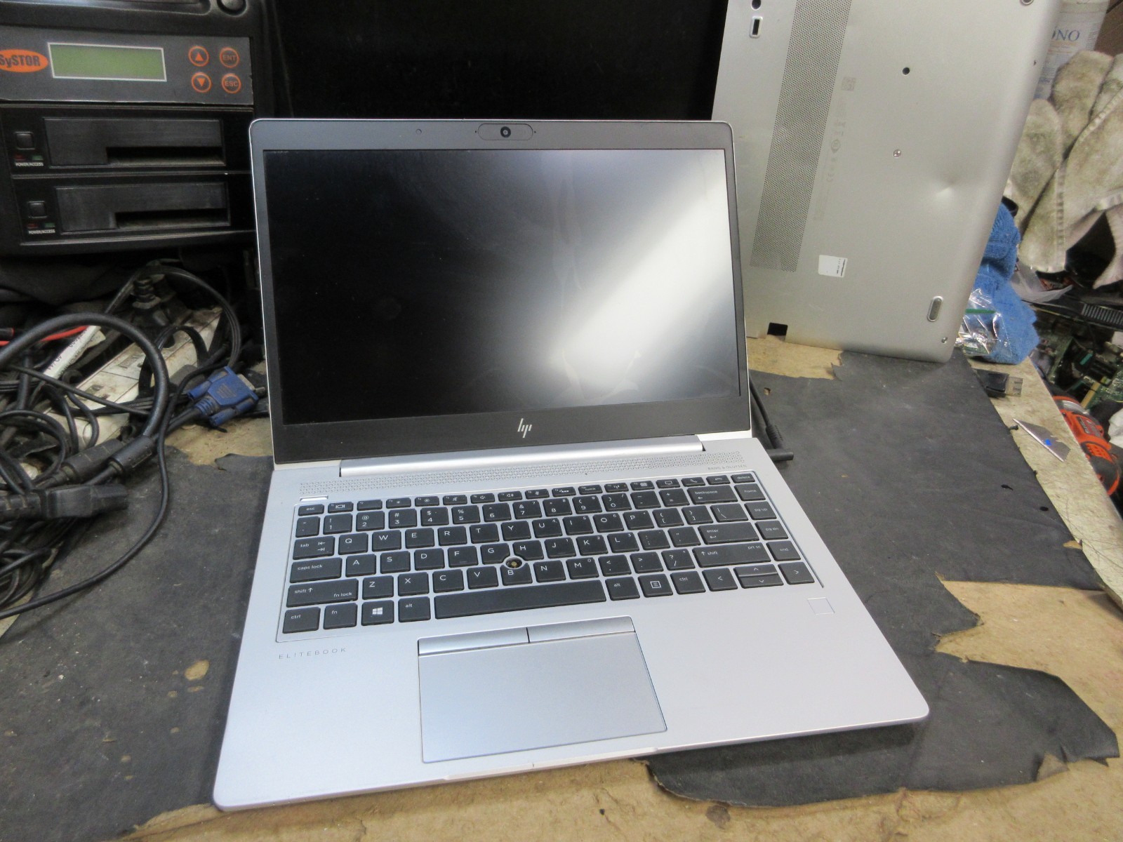 HP EliteBook 745 G5 14″ AMD Ryzen 3 OR 7 GD BATT CRACK SCREEN