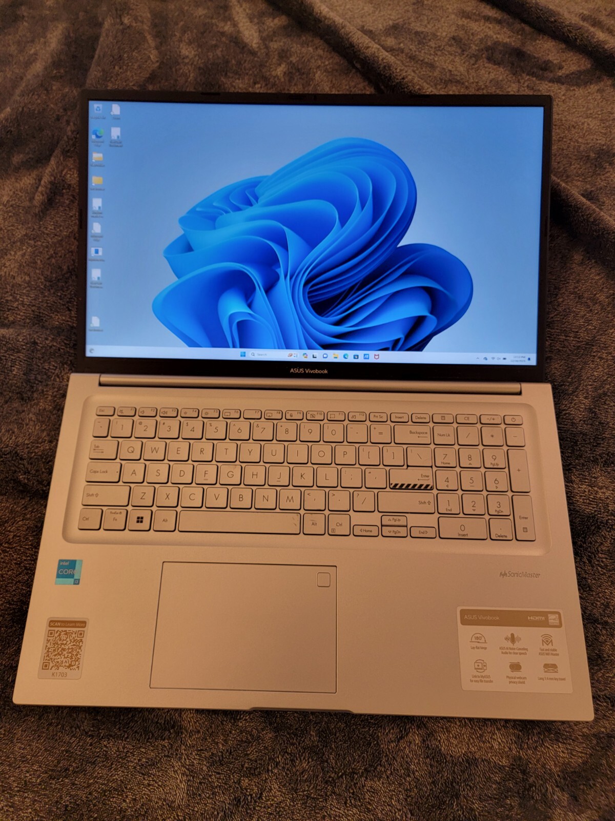 Asus VivoBook 17.3 in (256GB SSD Intel Core i3 12th Gen. 1.50GHz 8GB) Laptop