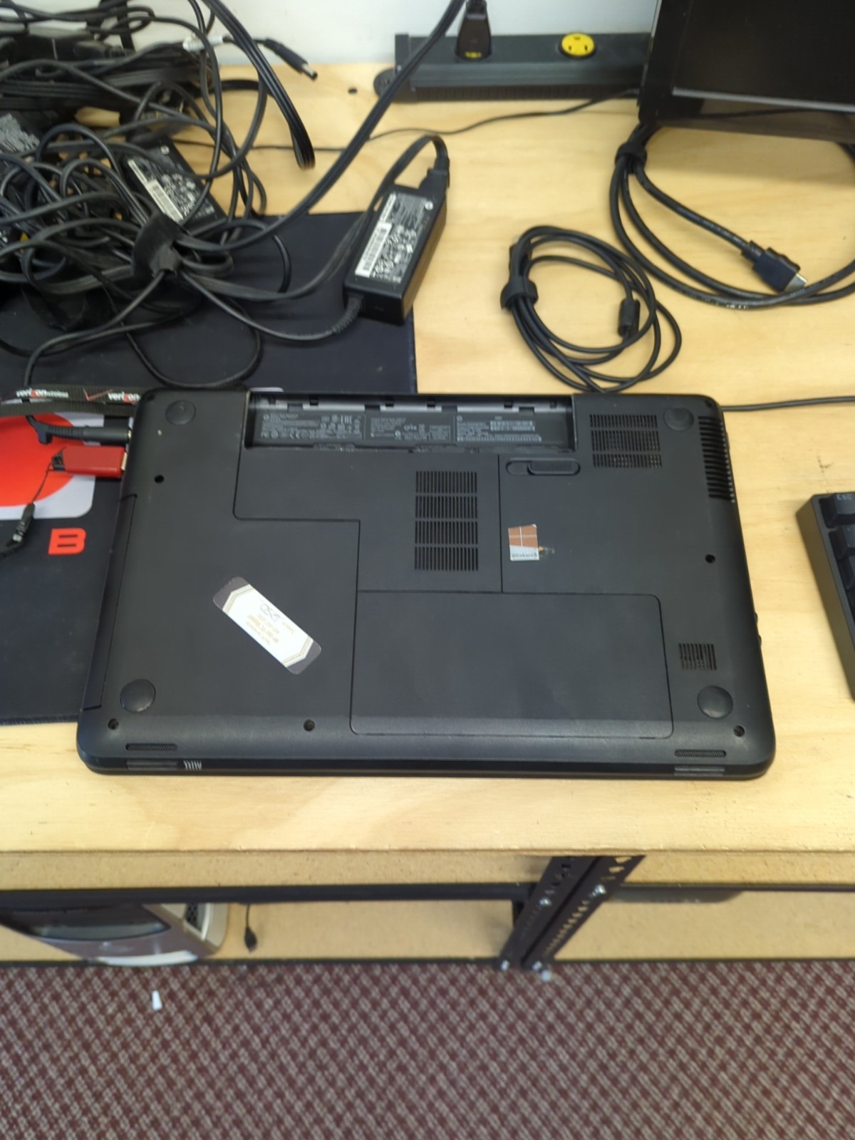 1017 – HP 2000-2d24DX – TESTED/WORKING