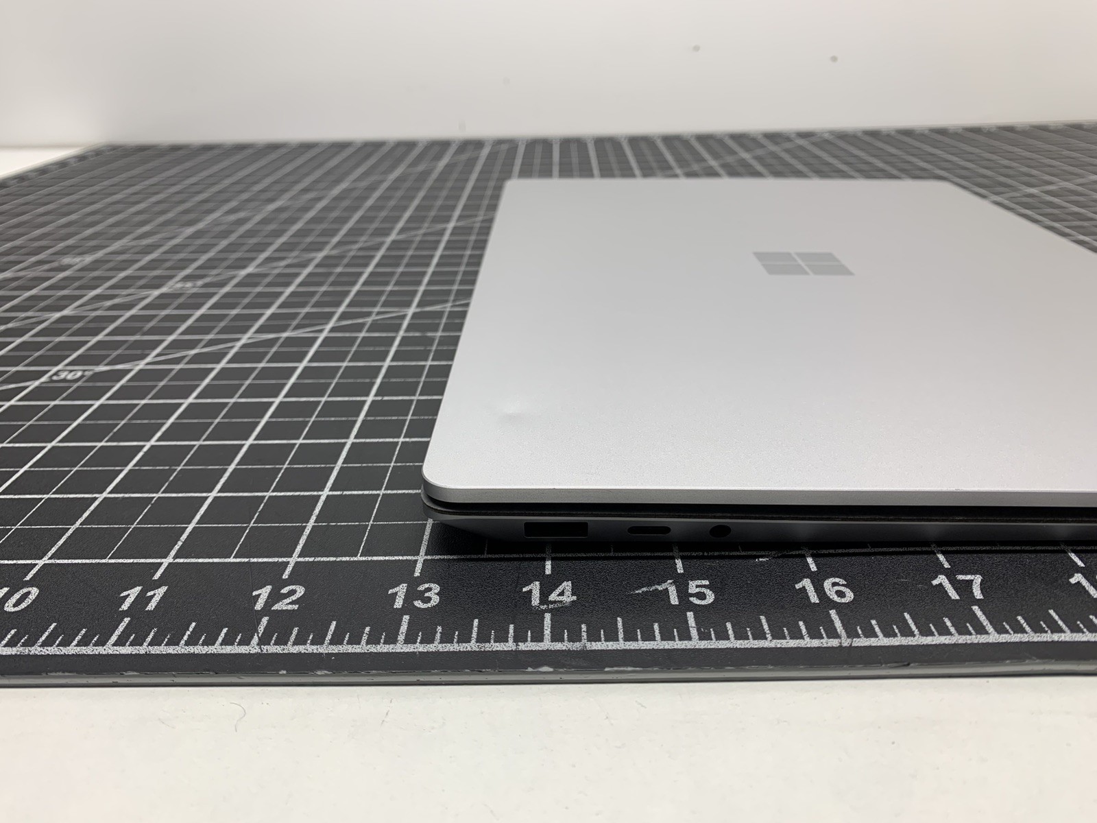 Microsoft Surface Laptop 4 1950 Intel i5-1145G7 | 512GB SSD, 8GB RAM | #P196