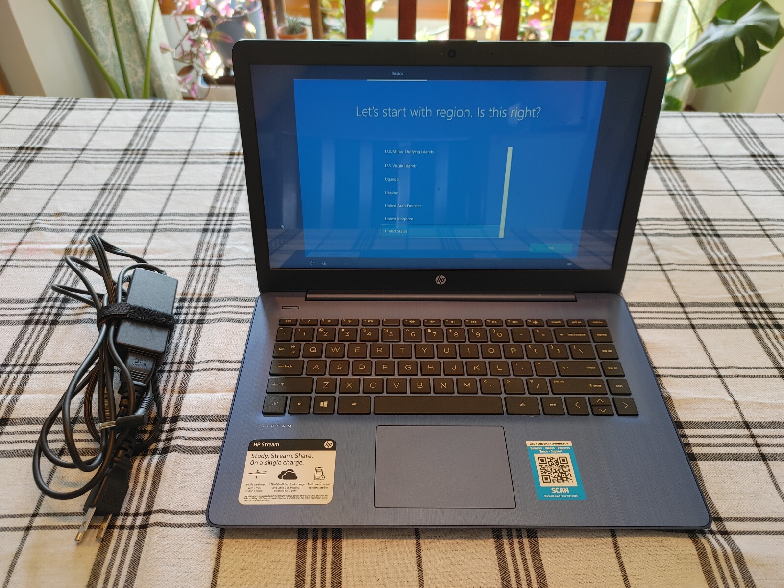 HP Stream 14 Touchscreen Laptop – Blue – 4GB/64GB