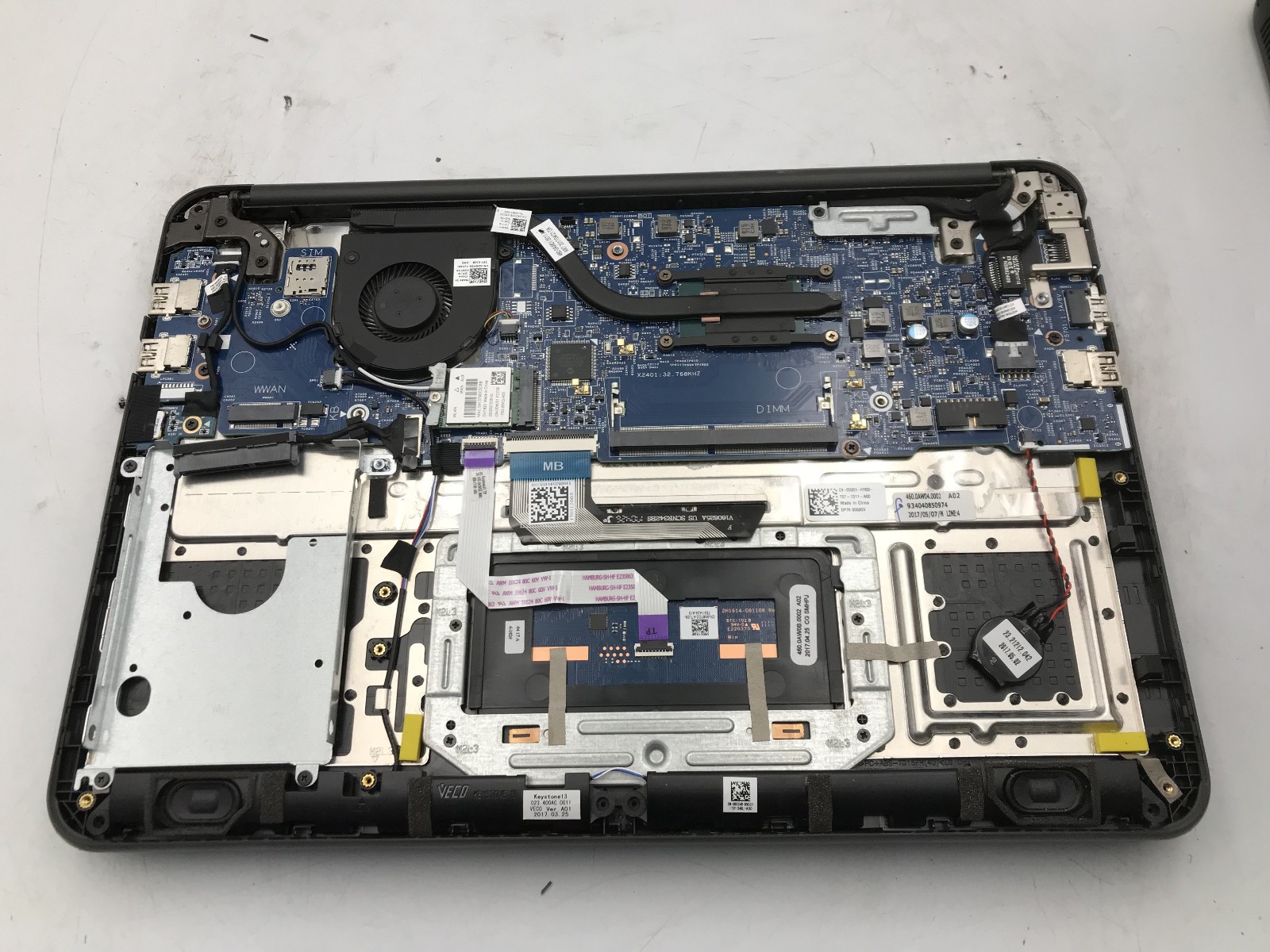 DELL LATITUDE 3380 – BOOTS TO BIOS/LOCKED – INTEL I3 6006U -NO RAM-READ DESC- BB