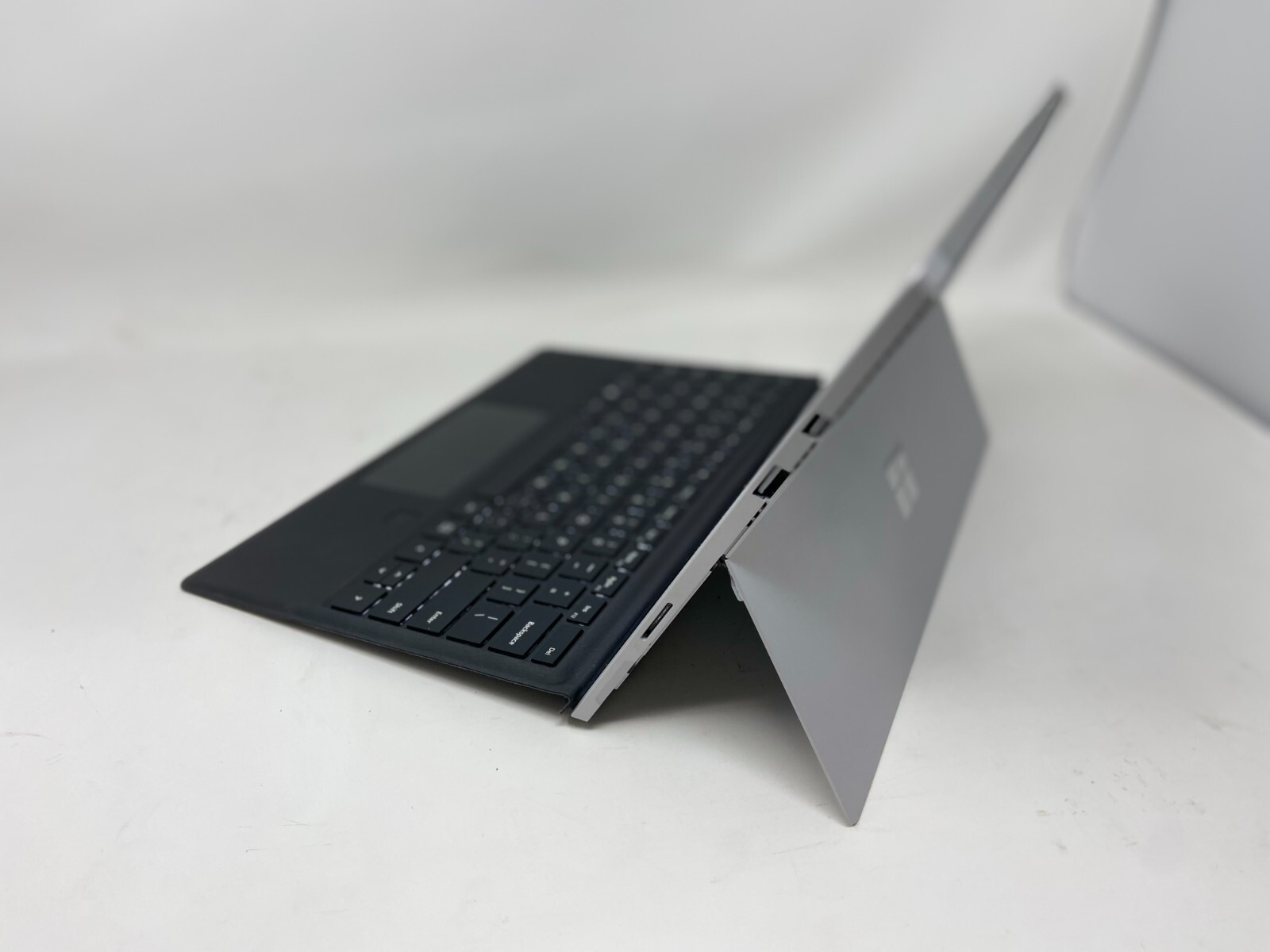 Microsoft Surface Pro 4 Core m3-6y30 2.2GHz 4GB RAM 128GB SSD Win 10 Tablet