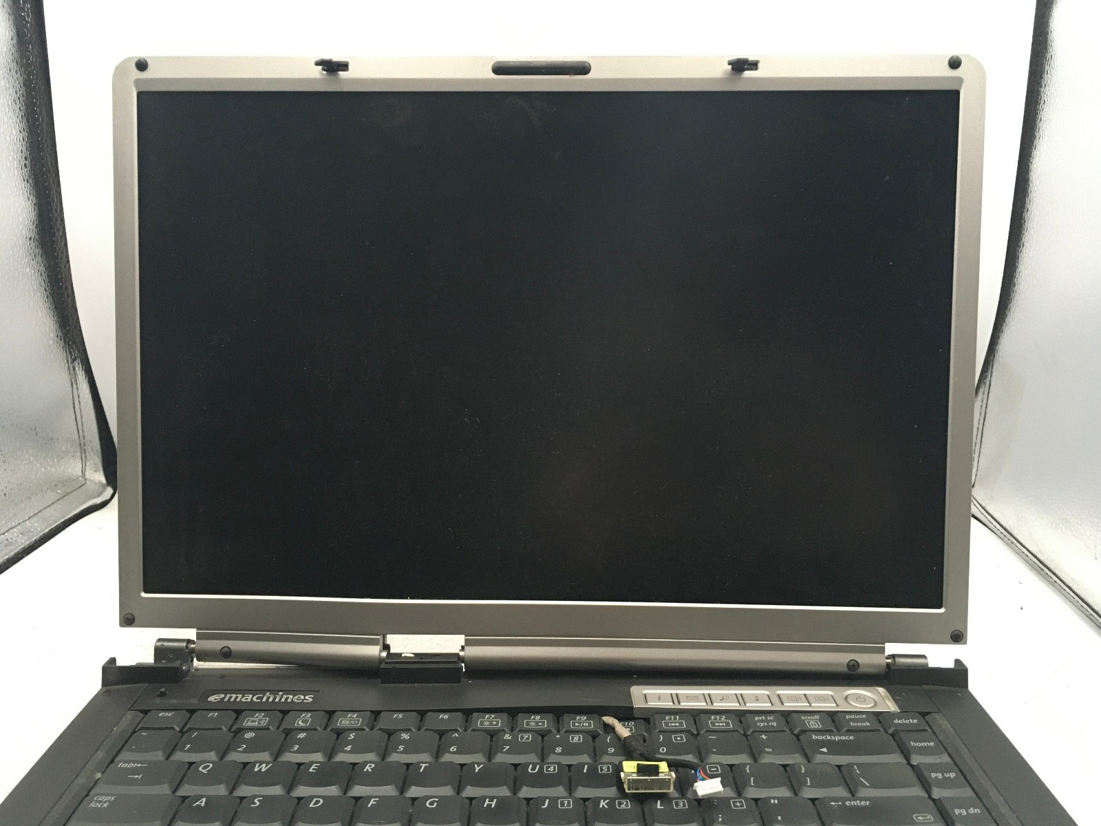 EMACHINES M5305 -FOR PARTS/BROKEN HINGE- AMD Athlon XP-M 2200 – NO RAM -READ-BB