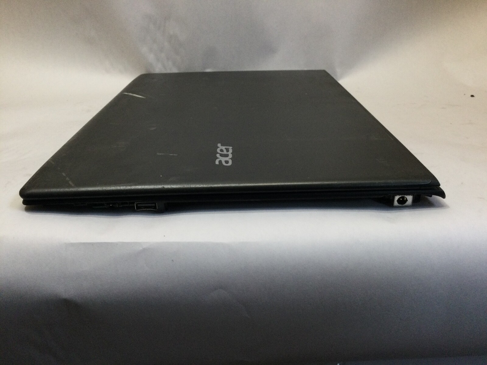 ACER ASPIRE E 15 – I3 7100 U – NO RAM – FOR PARTS – DOES NOT BOOT- READ DESC -BB
