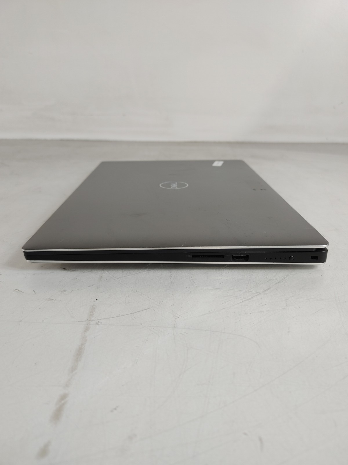 Dell Precision 5540 Core i7-9850U 2.60 GHz 16 GB DDR4 No HDD