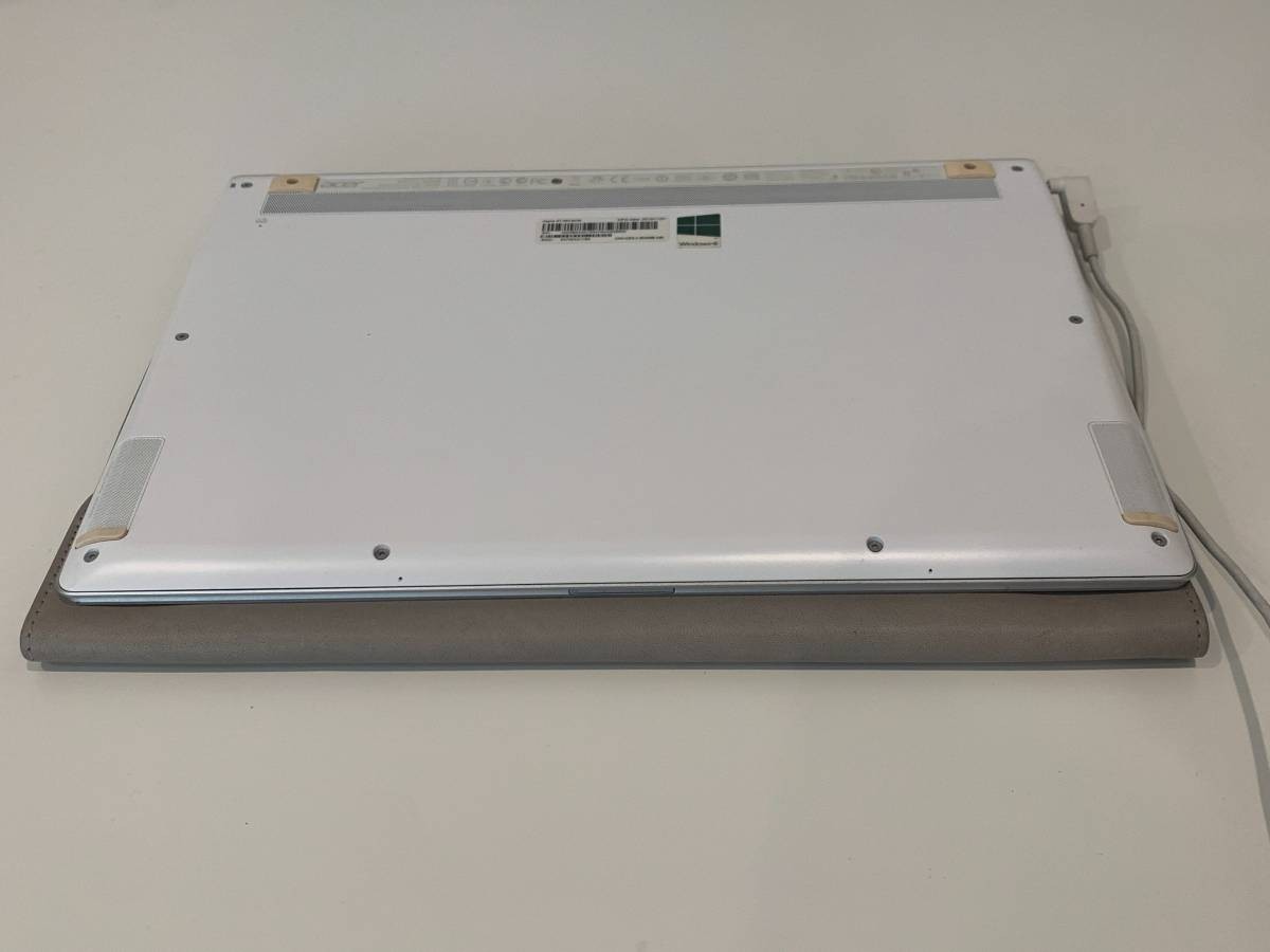 Acer Aspire S7 Ultrabook Laptop with Sleeve *