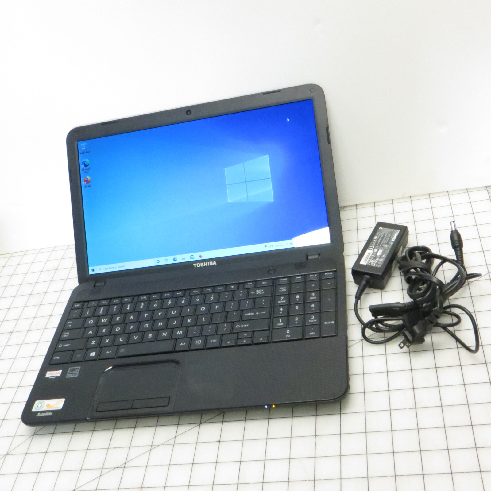 As-is Toshiba C855D AMD E-300 4GB 300GB HDD Windows 10 Laptop – Read for issues