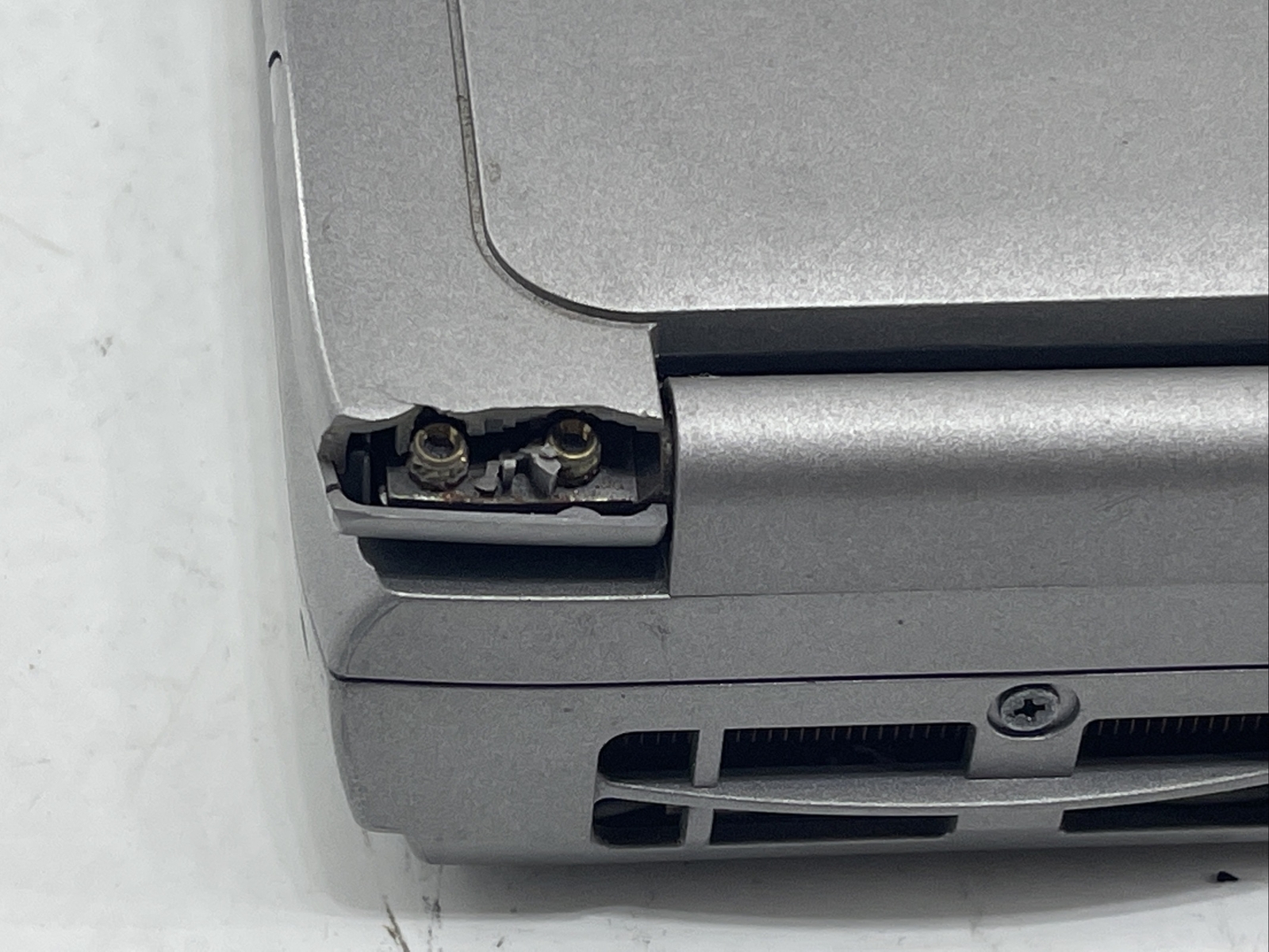 Dell Inspiron 1150 PP08L 14.1″ NO RAM No HDD No AC Adaptor For Parts or Repair