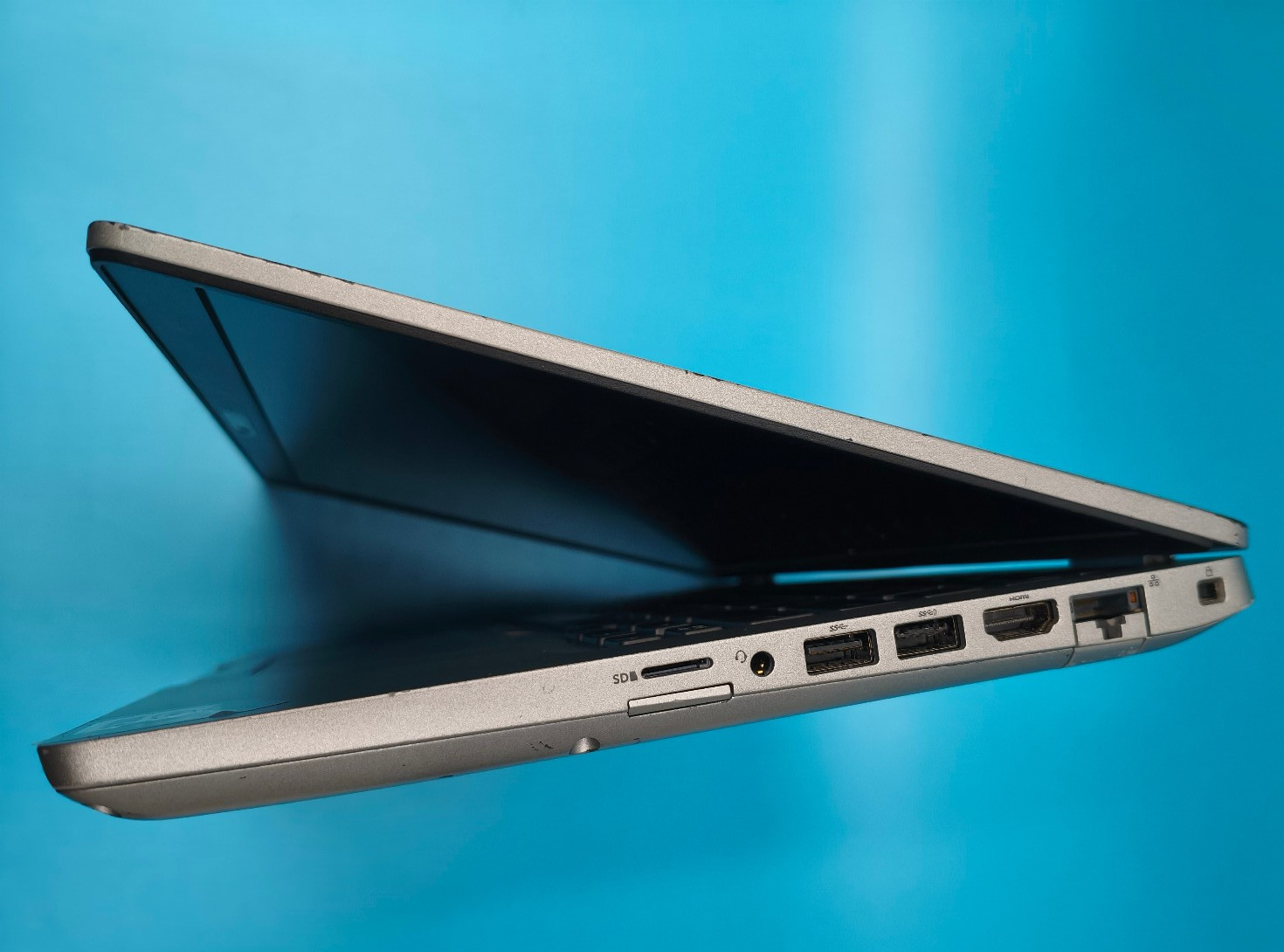 Dell Latitude 5411 14″ FHD Core i5-10300H 2.50GHz 8GB 256GB M.2 SSD Win 11 #35