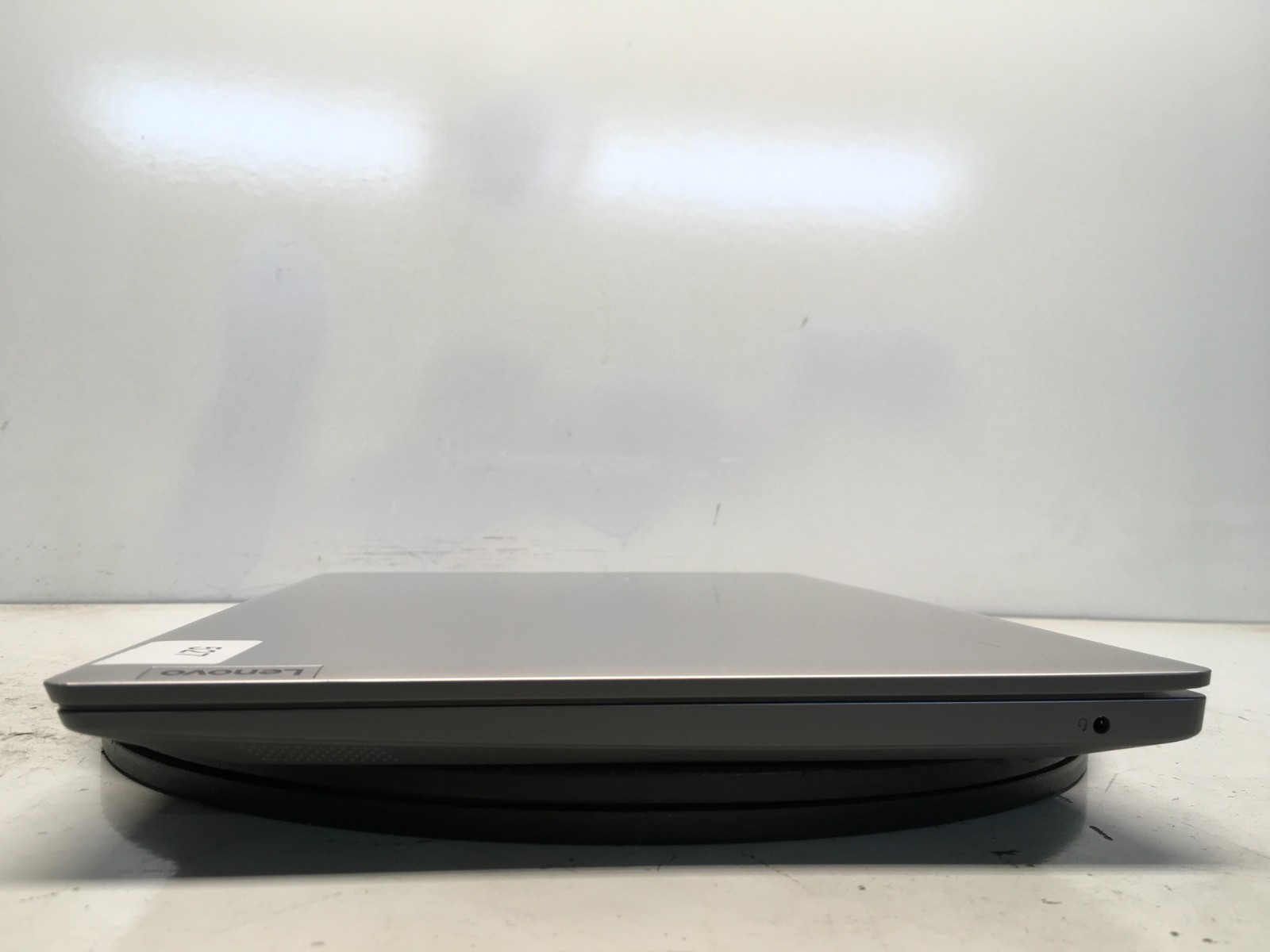 Lenovo IdeaPad Slim 1-14AST-05 AMD A6-9220E 1.6GHz 4 GB 64 GB EMMC