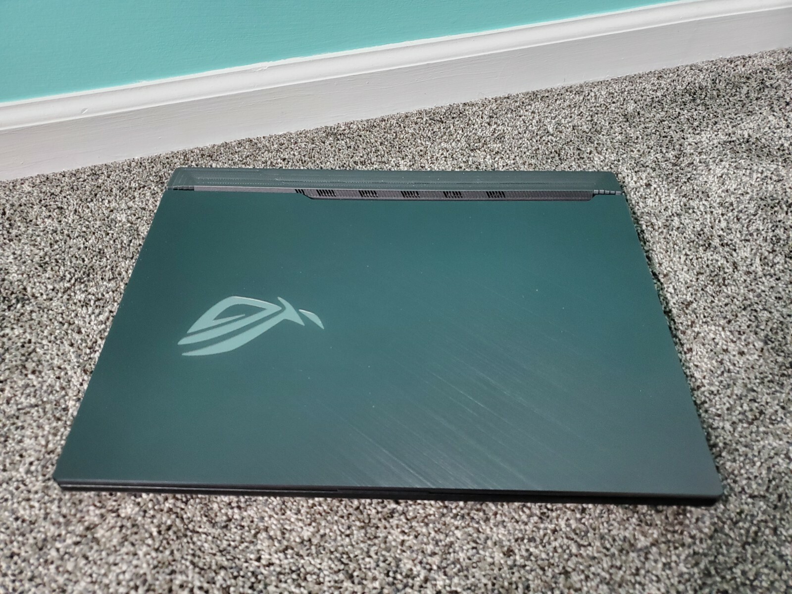 ASUS ROG Strix SCAR III 15.6″ 240hz 32GB RAM RTX 2070 (Great For Editing/Gaming)
