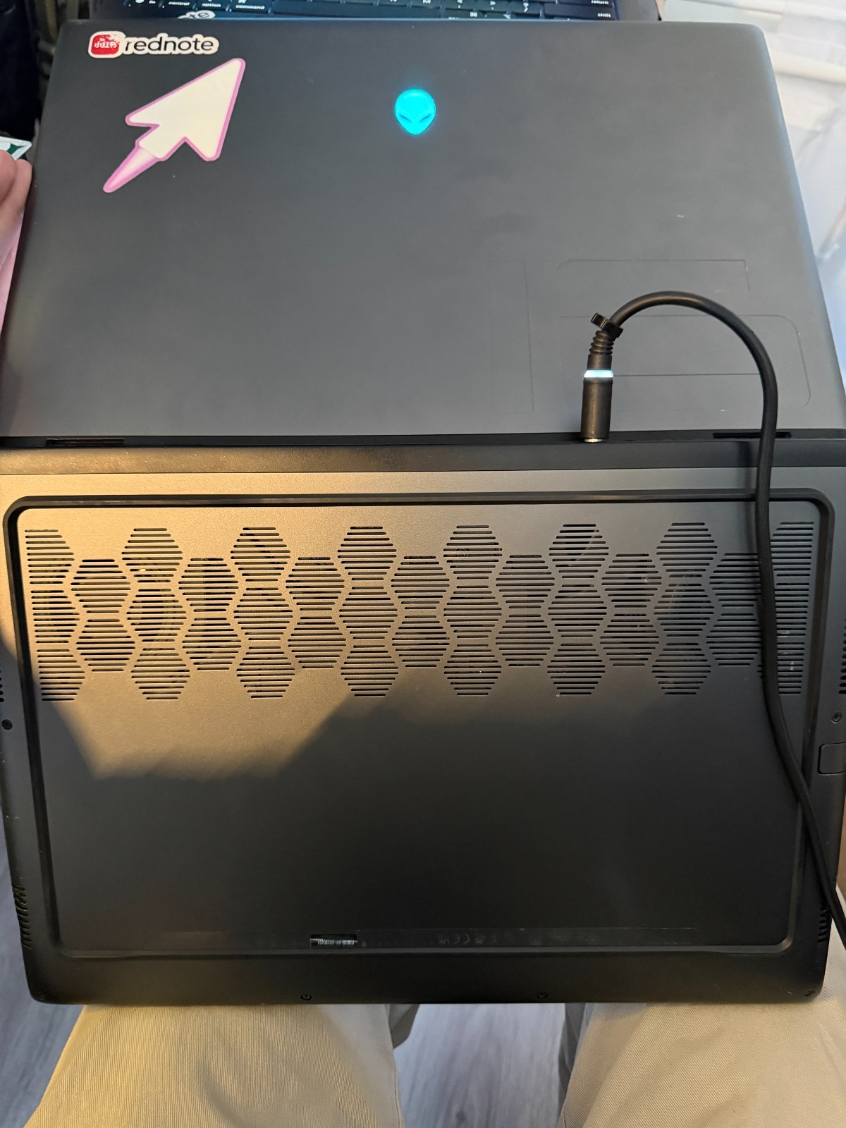 alienware m16 r2 ultra 9 185h 16 cores + Intel AI Boost