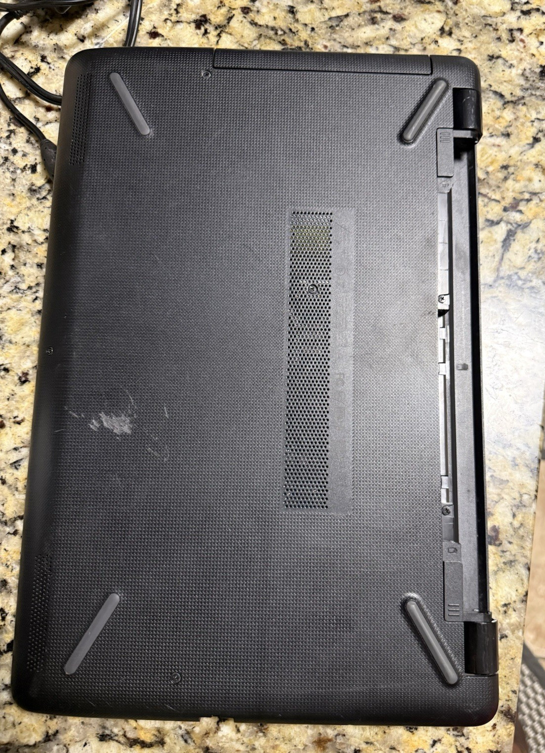 HP 255 G6 / AMD A6-9220 R4 5 CC. 2C+3G @ 2.50GHz/ 500GD 4GB RAM WIN 10 PRO