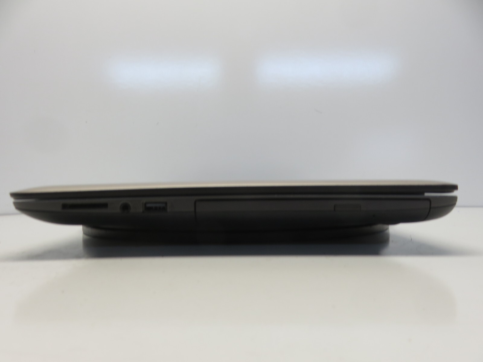 Asus F556U Intel i5-6200U 2.3GHz 8 GB NO HDD No Batt