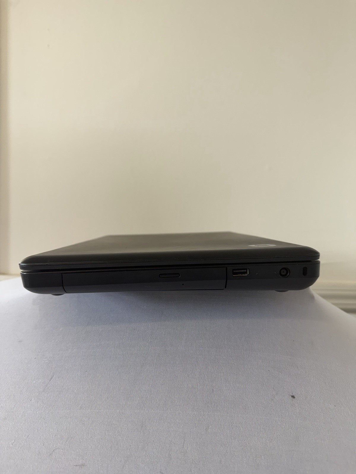 HP Notebook G56-129wm Laptop – Screen Leaks Light – Intel Celeron 900 – Read Des