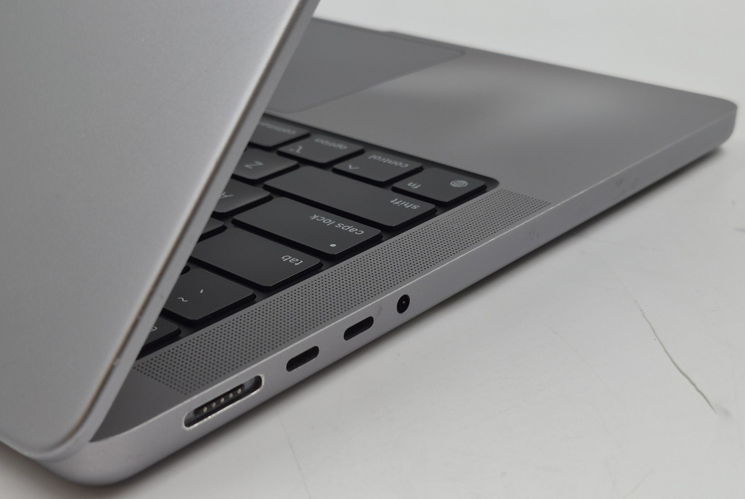 Apple MacBook Pro 2021 – A2442 – M1 Pro Chip 8c 16GB RAM 500GB NVMe macOS Tahoe