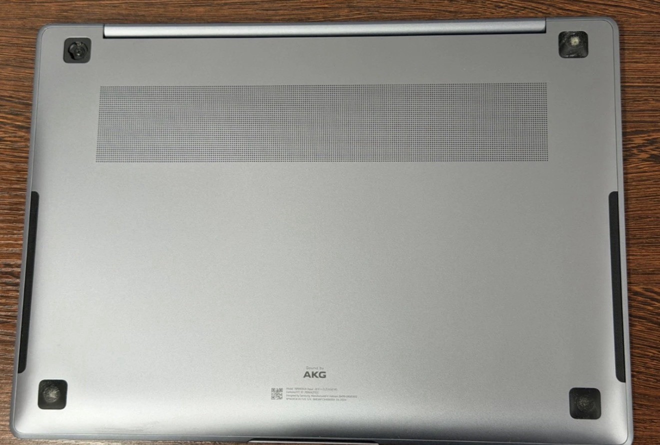 Samsung Silver Laptop Intel Evo Windows 11 Touchscreen Wi-Fi Charger Included
